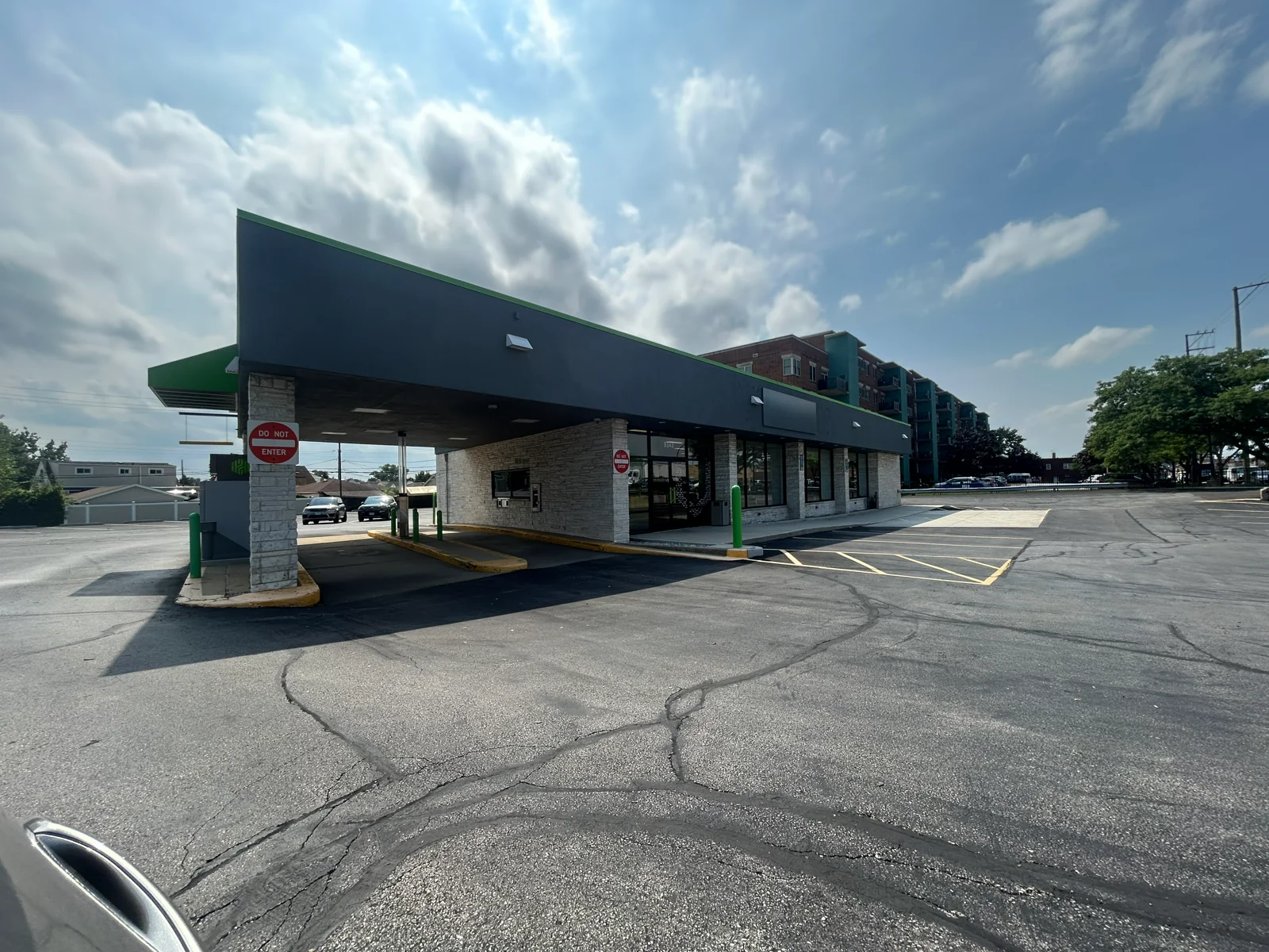 4,100 SF Freestanding Retail Building with Drive-Thru — Sale in Schiller Park, IL, photo 3 of 5