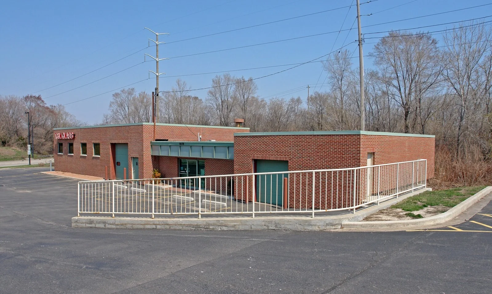 Freestanding Building-Flex or Retail — Sale in Glendale, WI, photo 2 of 2
