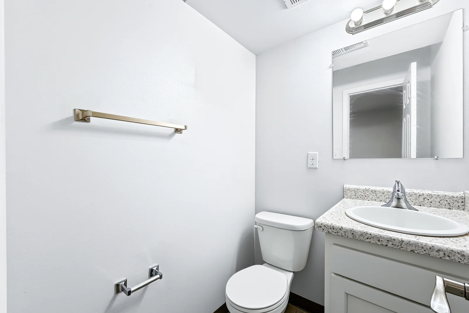 Northview Apartments — Sale in Cedar Rapids, IA, photo 7 of 8
