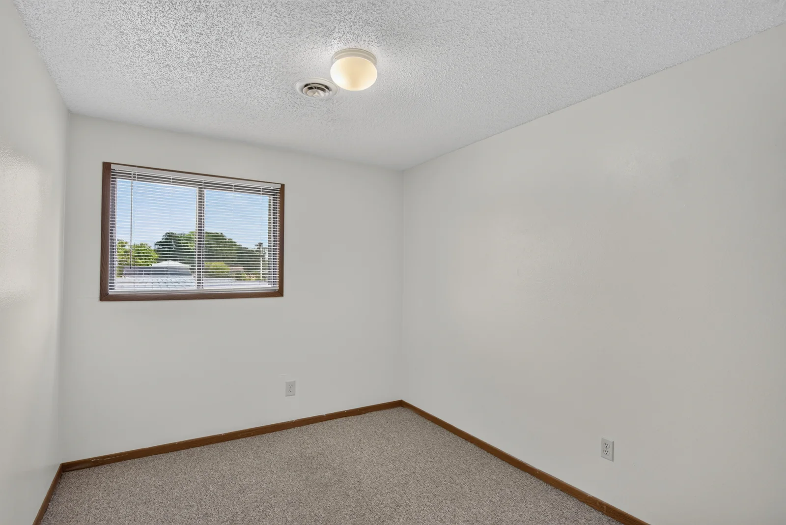 James Place Apartments — Sale in Ames, IA, photo 3 of 8