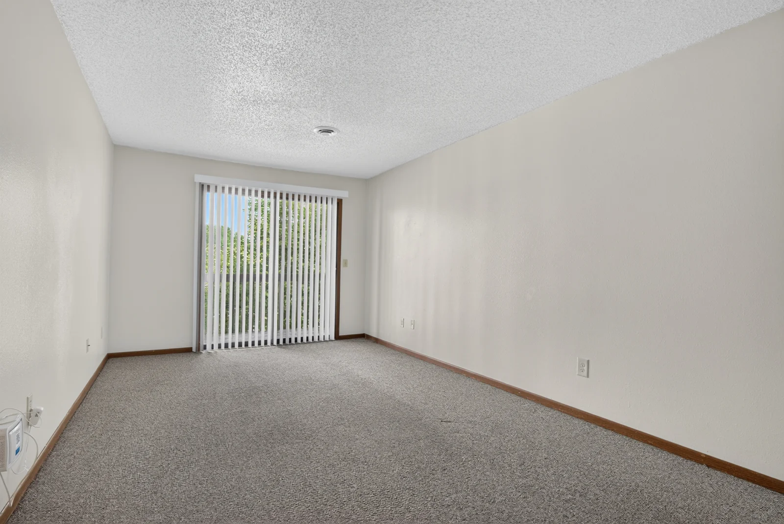 James Place Apartments — Sale in Ames, IA, photo 4 of 8