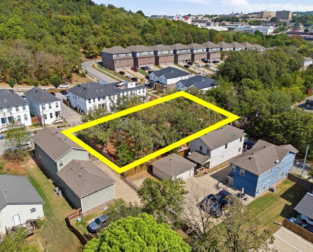 223 S Cross Ave — Sale in Fayetteville, AR, photo 4 of 5