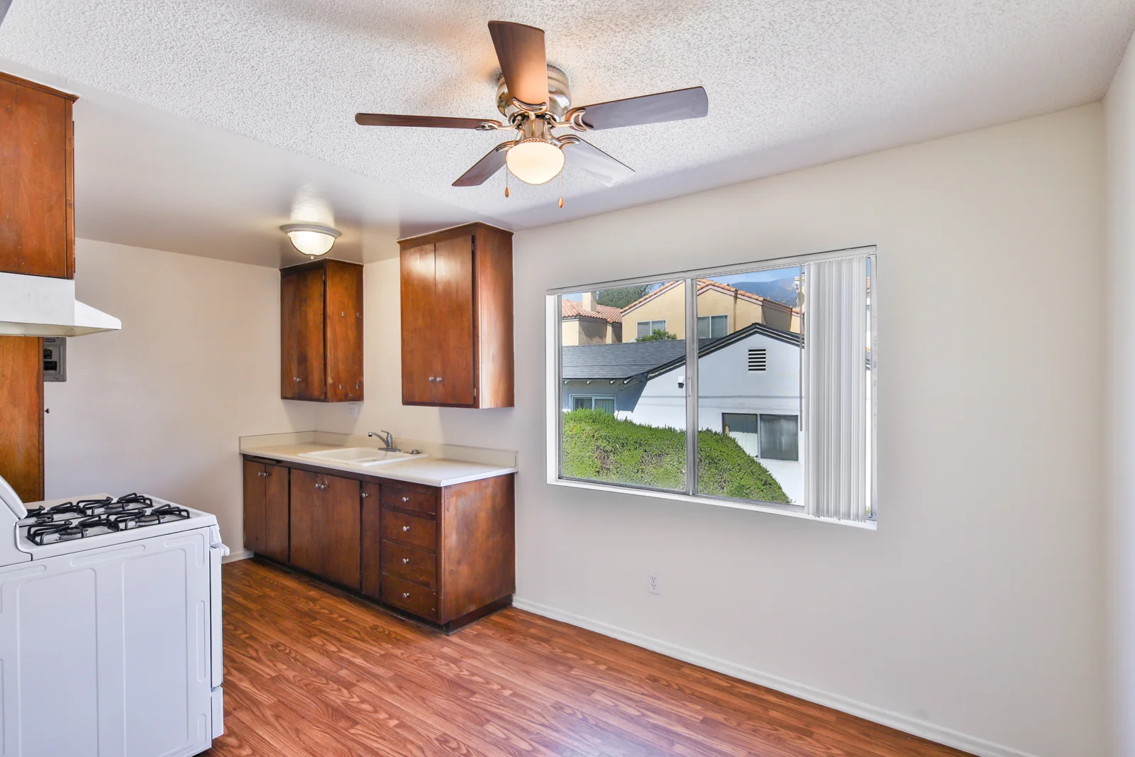 Multifamily in Duarte, CA — Sale in Duarte, CA, photo 6 of 8