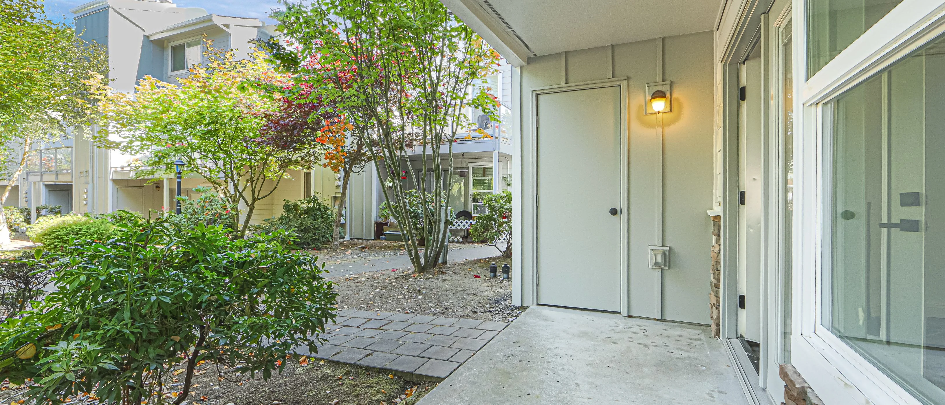 Everett Cove — Sale in Everett, WA, photo 6 of 8