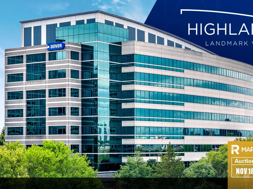 Highland Landmark V — Sale in Downers Grove, IL, photo 2 of 8