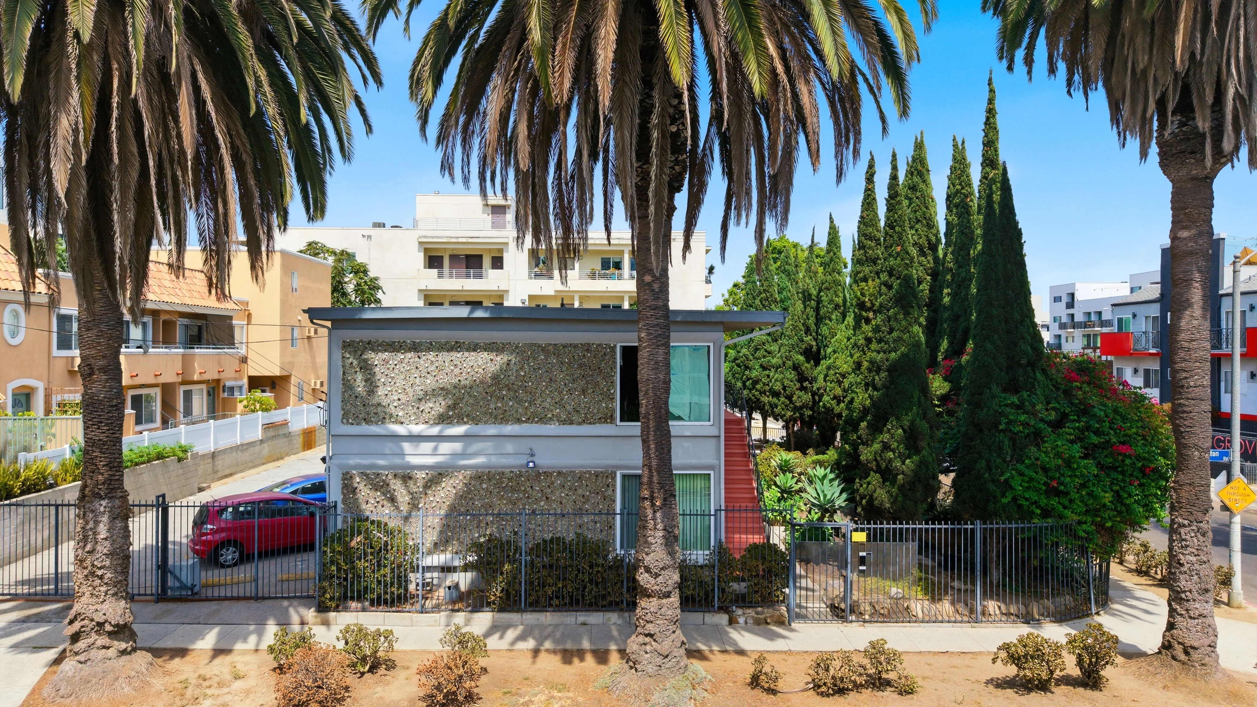 11841 Avon Way — Sale in Los Angeles, CA, photo 1 of 8