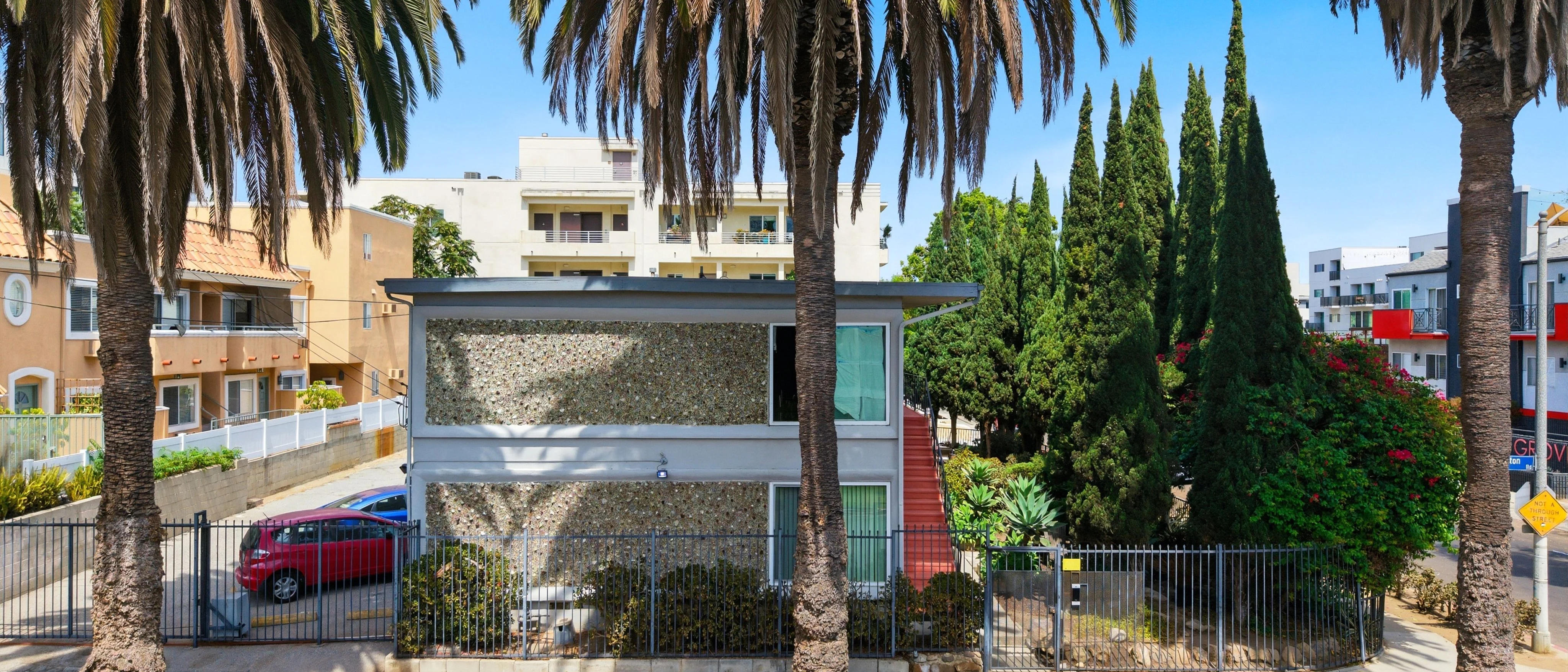 11841 Avon Way — Sale in Los Angeles, CA, photo 3 of 8