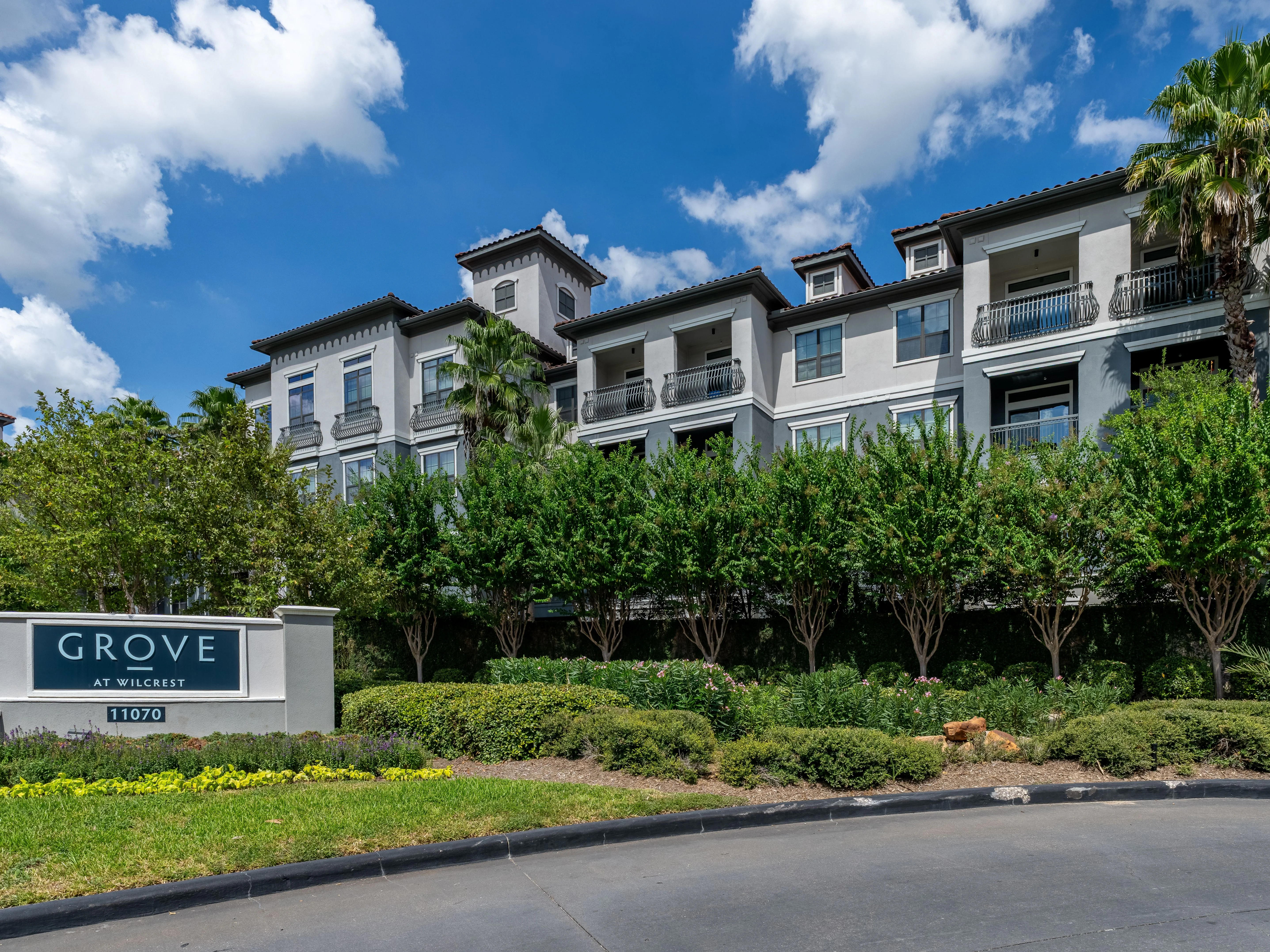 The Grove at Wilcrest — Sale in Houston, TX, photo 2 of 8