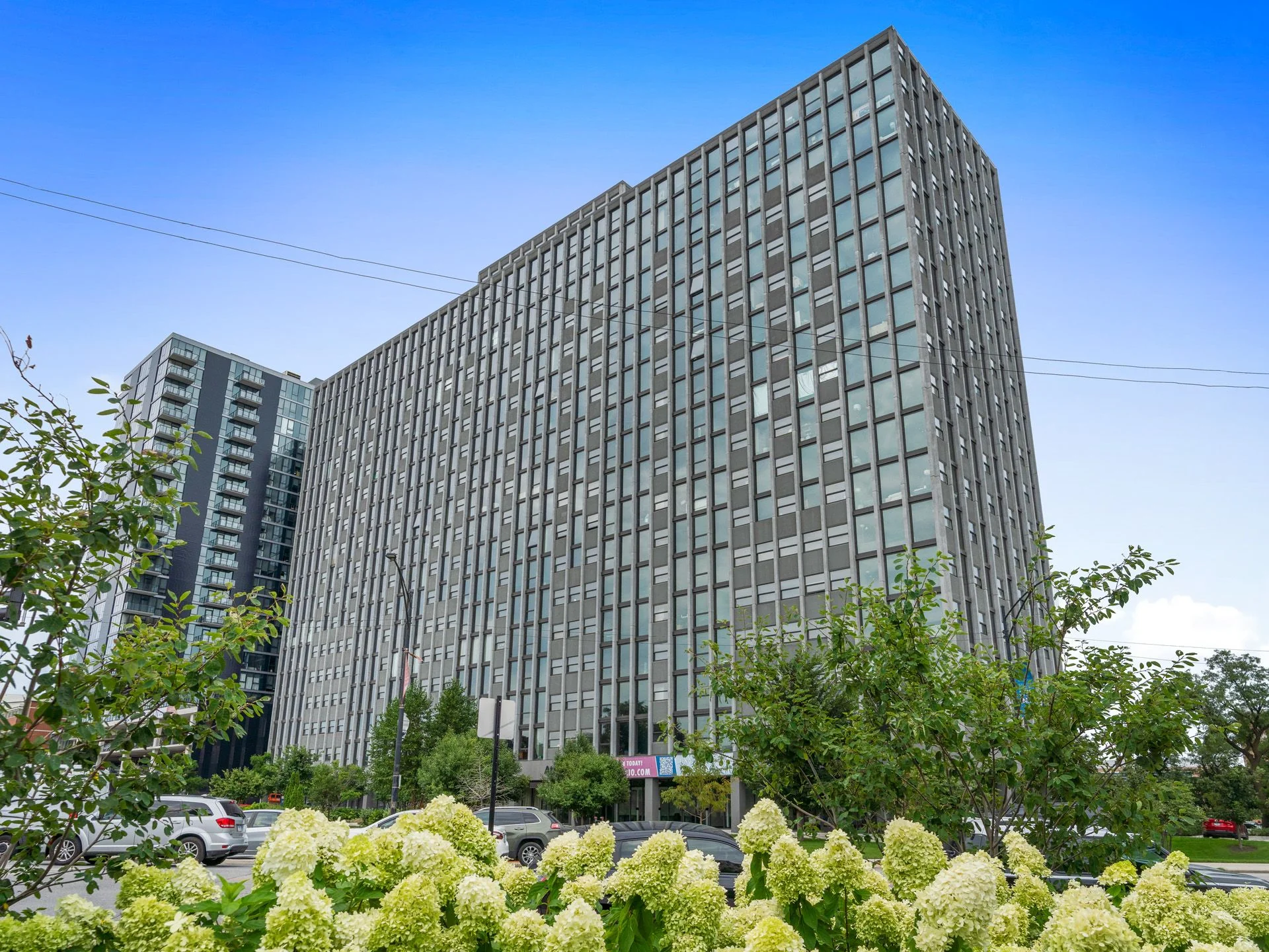 Atrio Apartments — Sale in Chicago, IL, photo 2 of 8