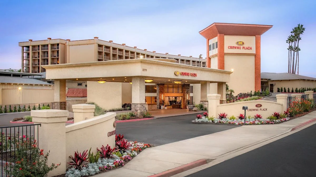 Crowne Plaza San Diego Mission Valley — Sale in San Diego, CA, photo 1 of 8