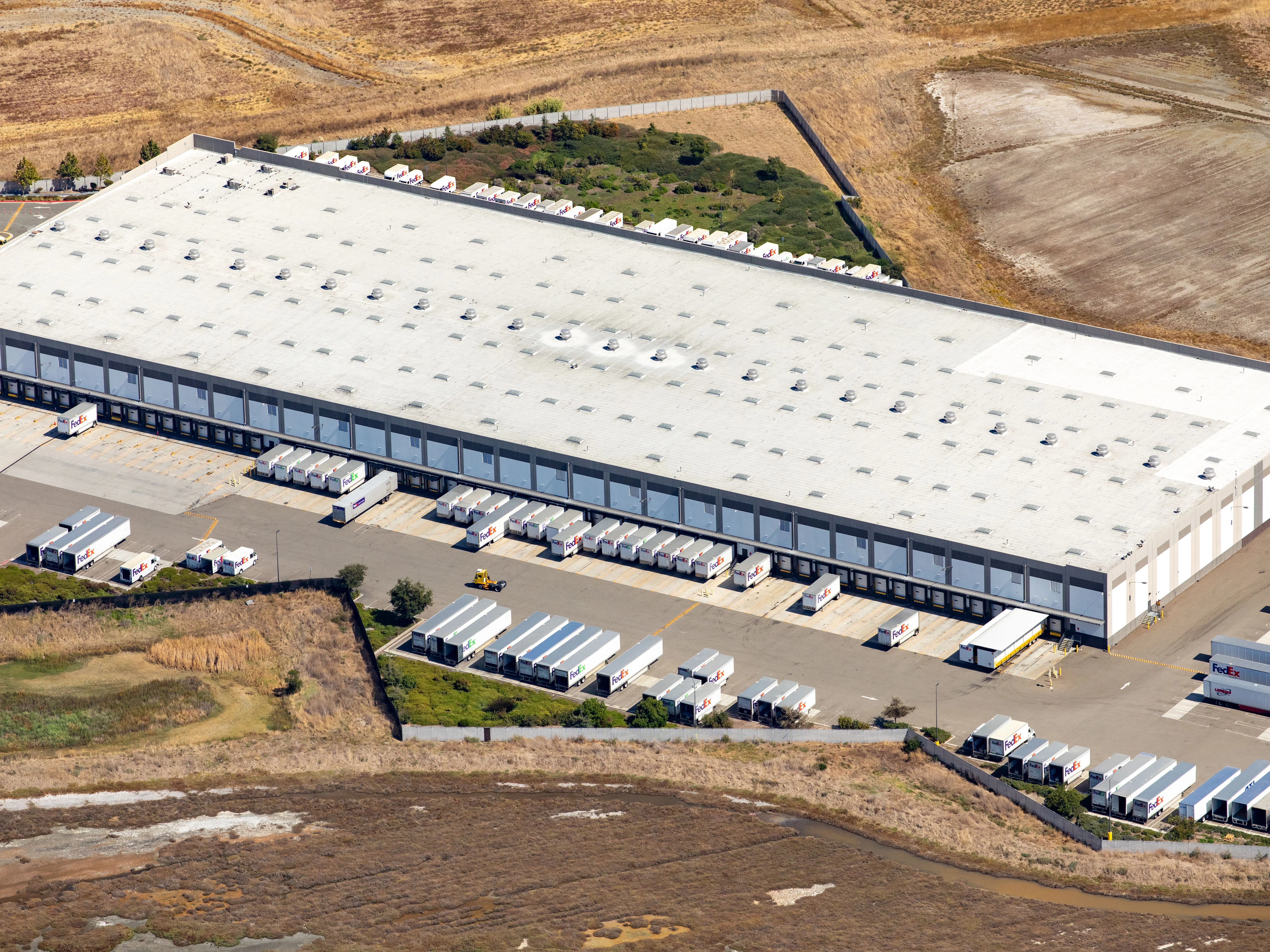 Hayward 92 Industrial Center — Sale in Hayward, CA, photo 2 of 8