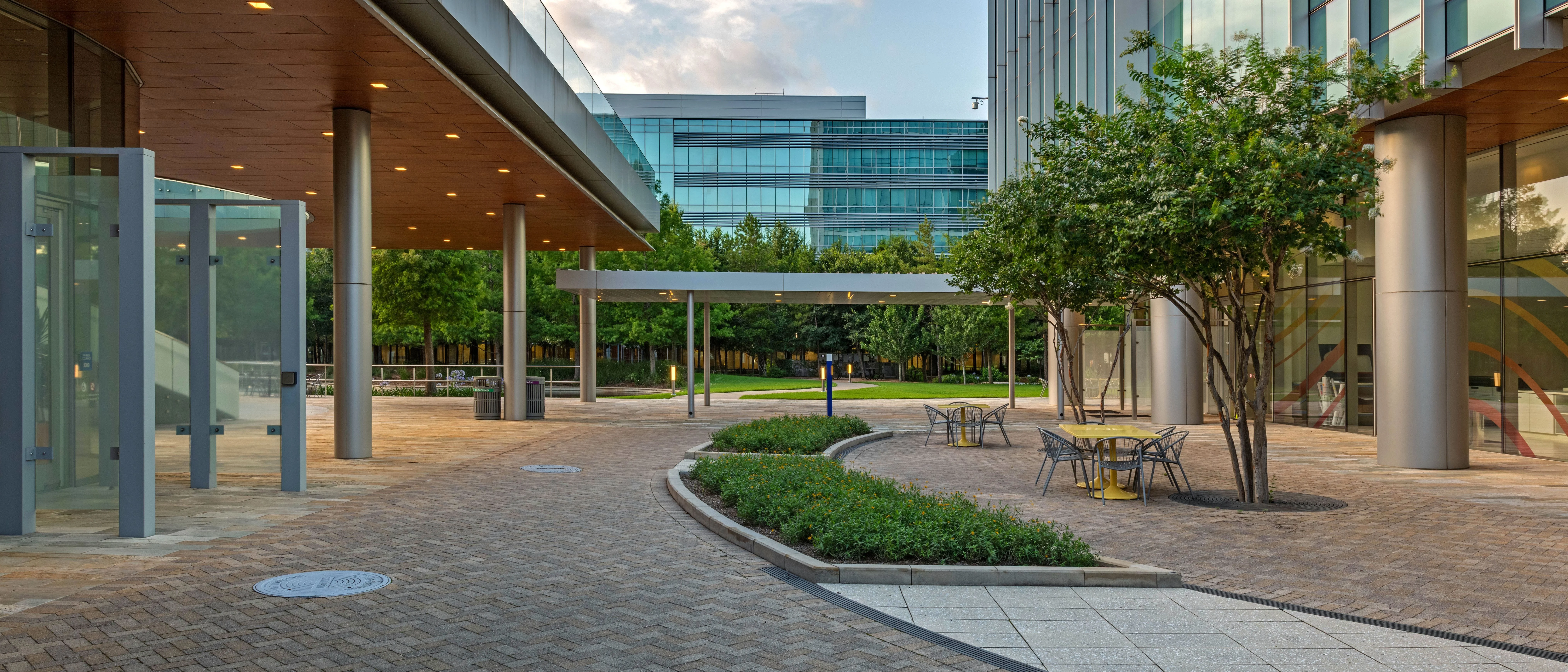 Shell USA HQ Campus — Sale in Houston, TX, photo 4 of 8
