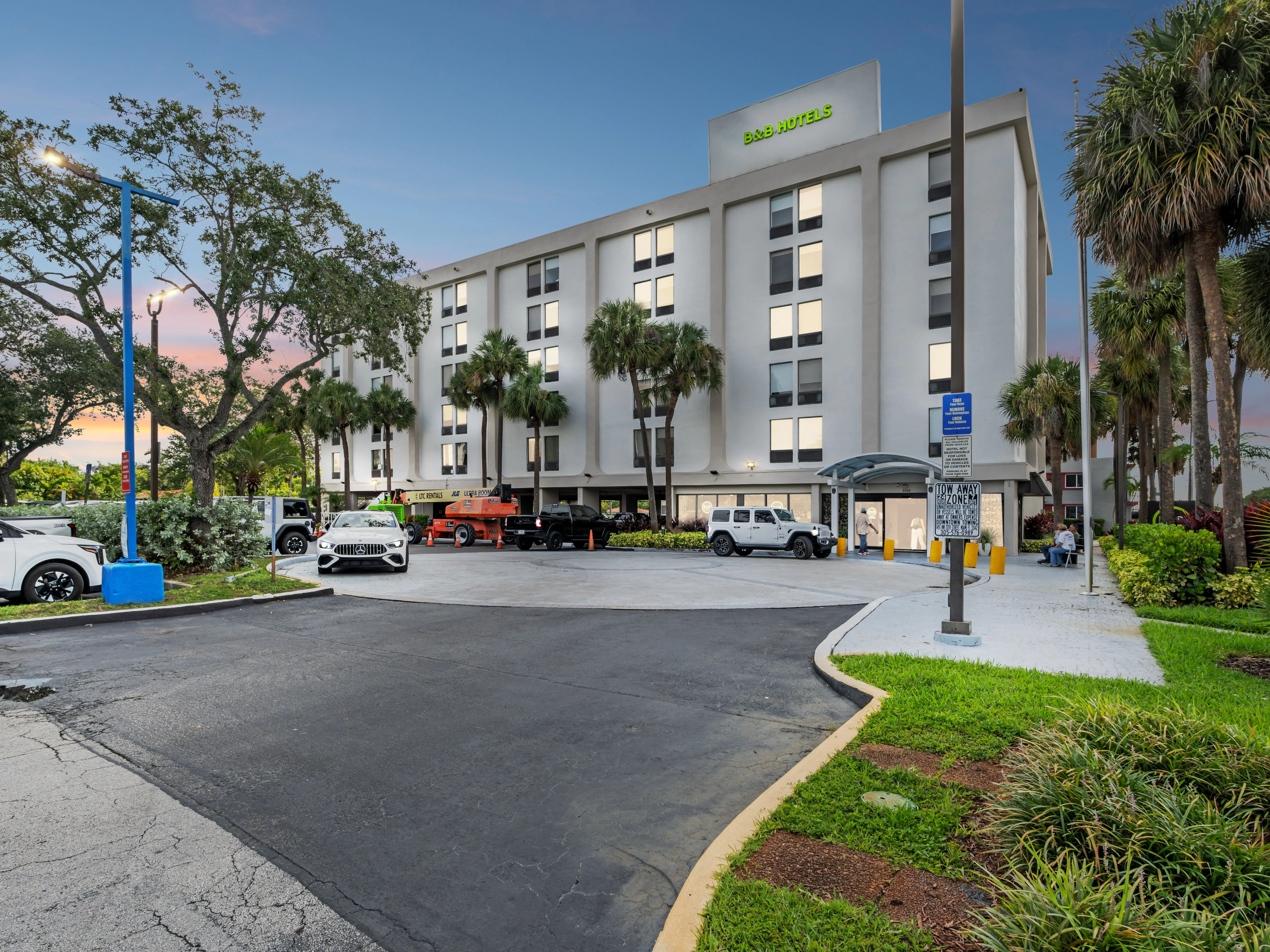 B&B Hotel - Miami International Airport — Sale in Miami Springs, FL, photo 2 of 8