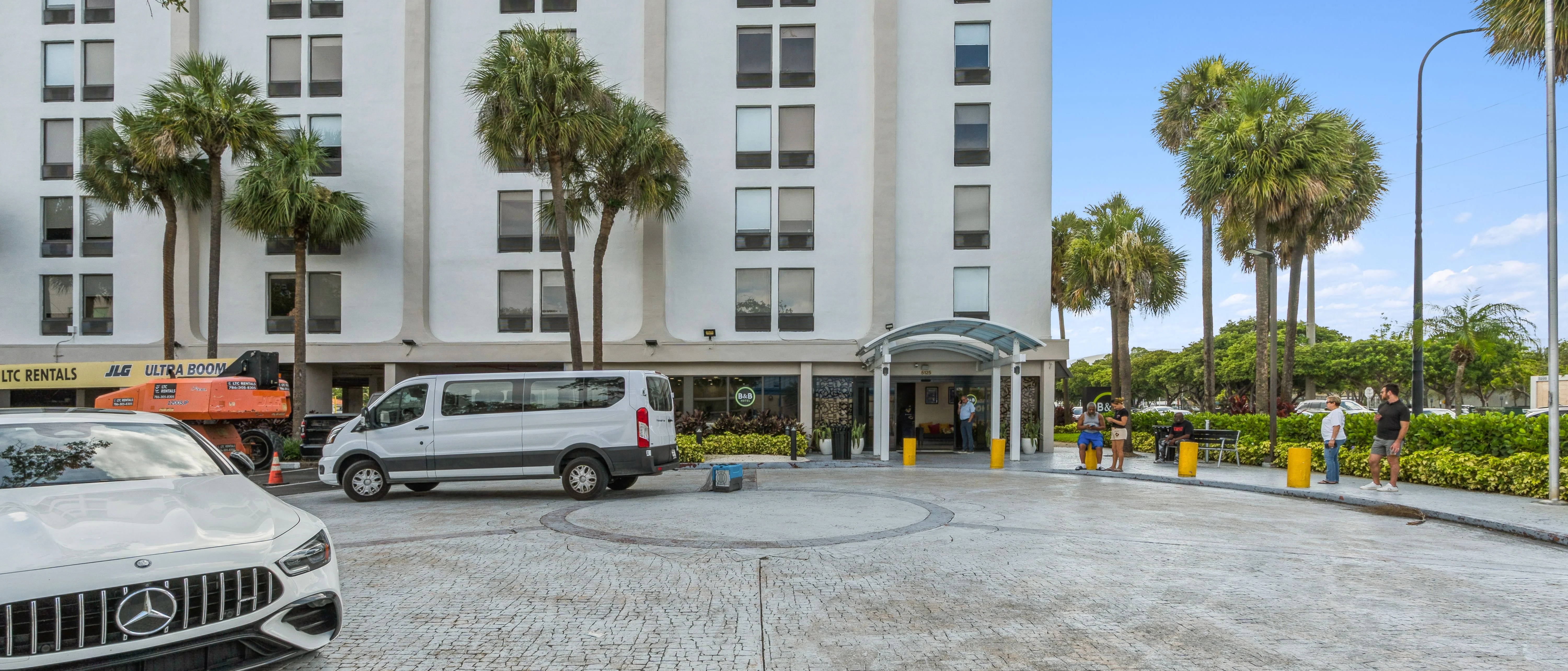 B&B Hotel - Miami International Airport — Sale in Miami Springs, FL, photo 7 of 8
