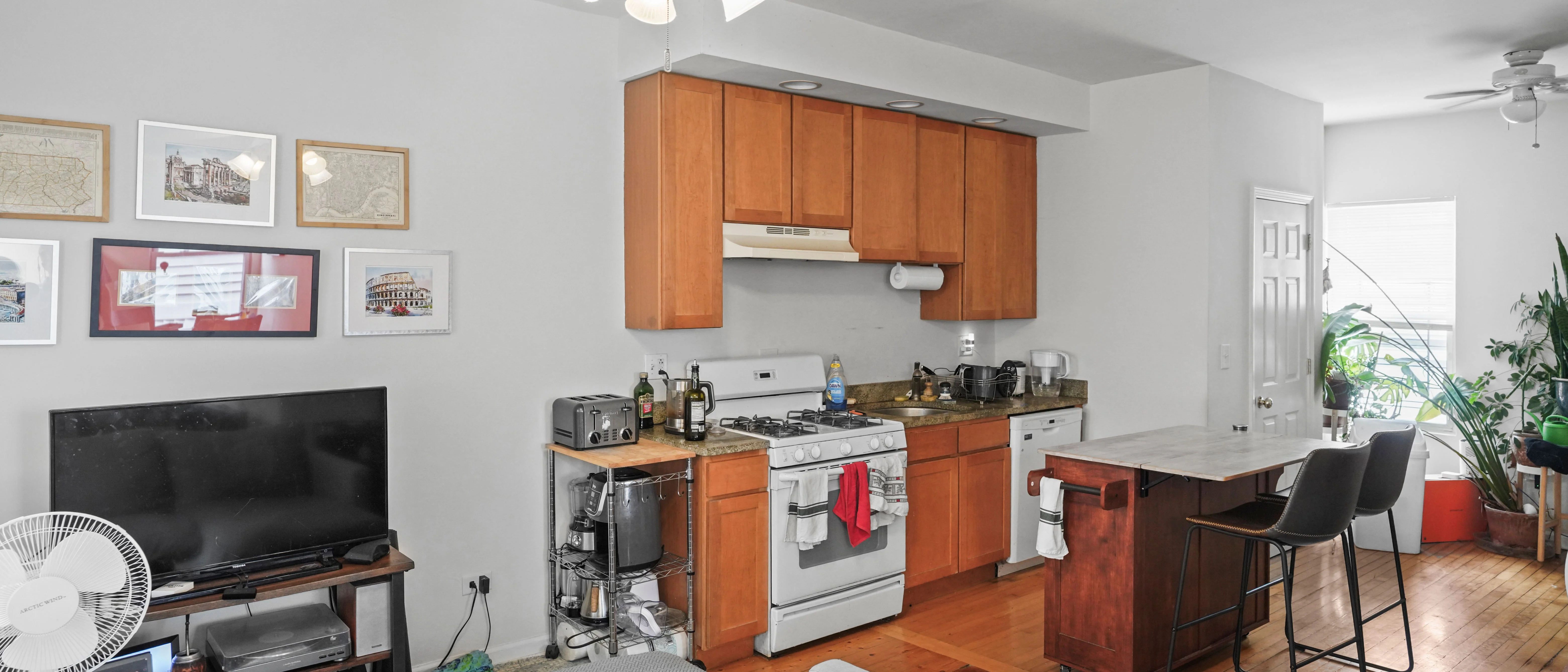 2442 N Ashland Avenue — Sale in Chicago, IL, photo 4 of 8