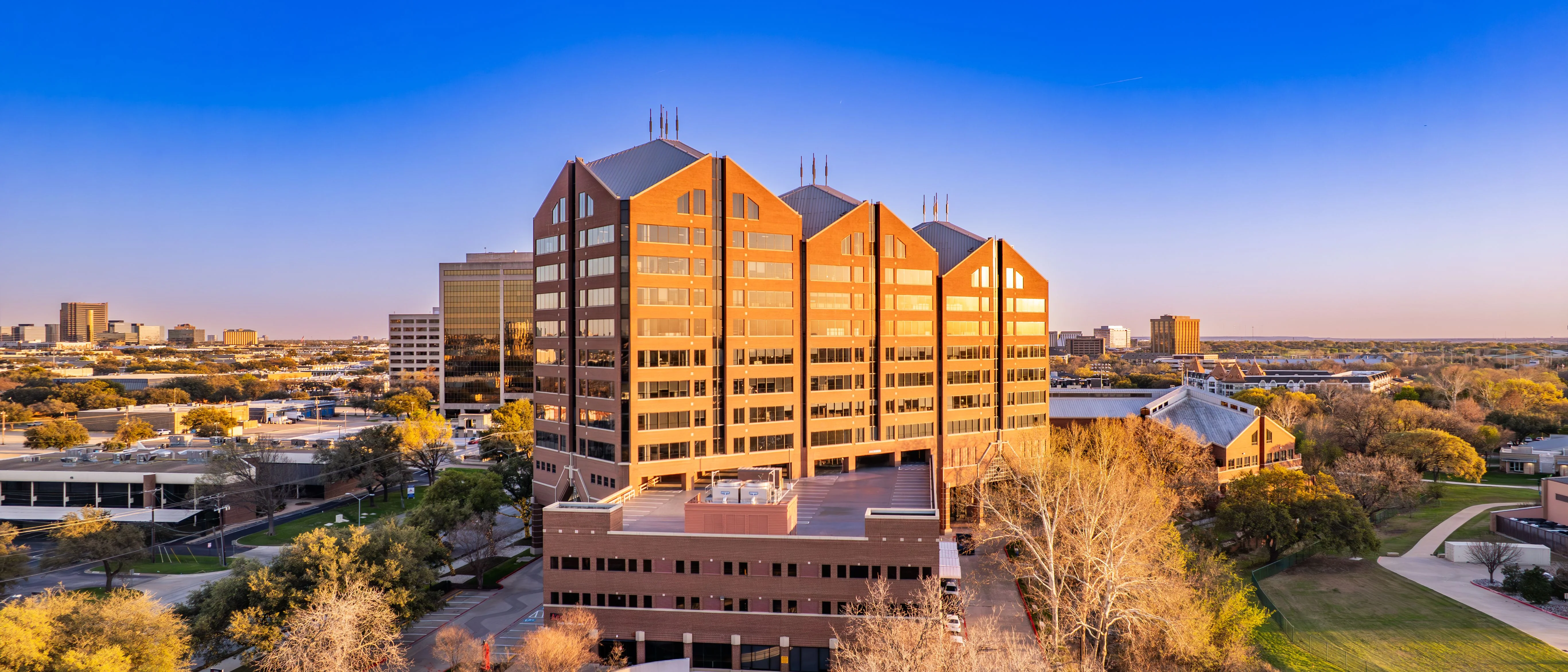 Greenhill Towers — Sale in Addison, TX, photo 4 of 8