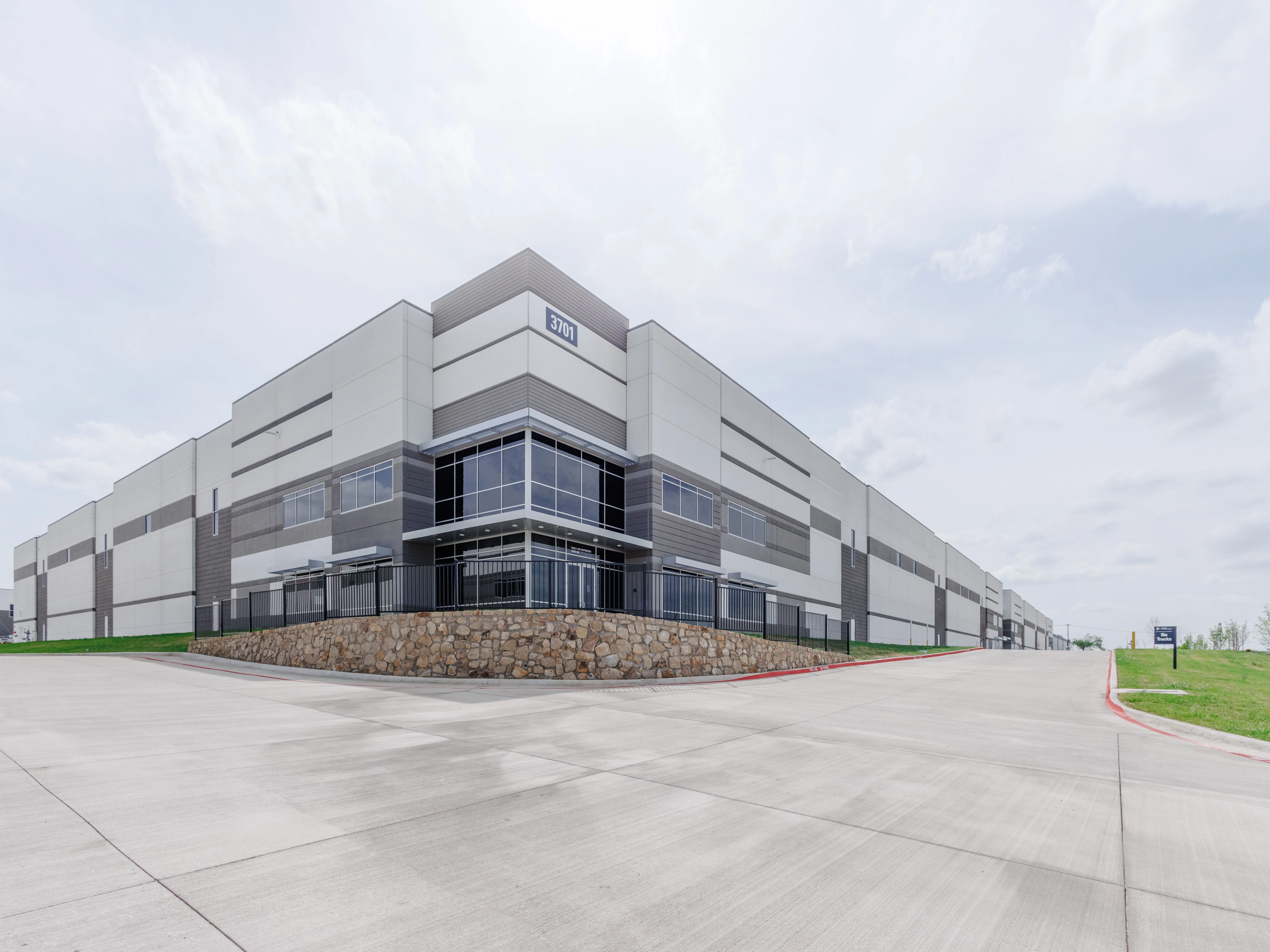 Ironhead Commerce Center Building 1 — Sale in Northlake, TX, photo 2 of 8