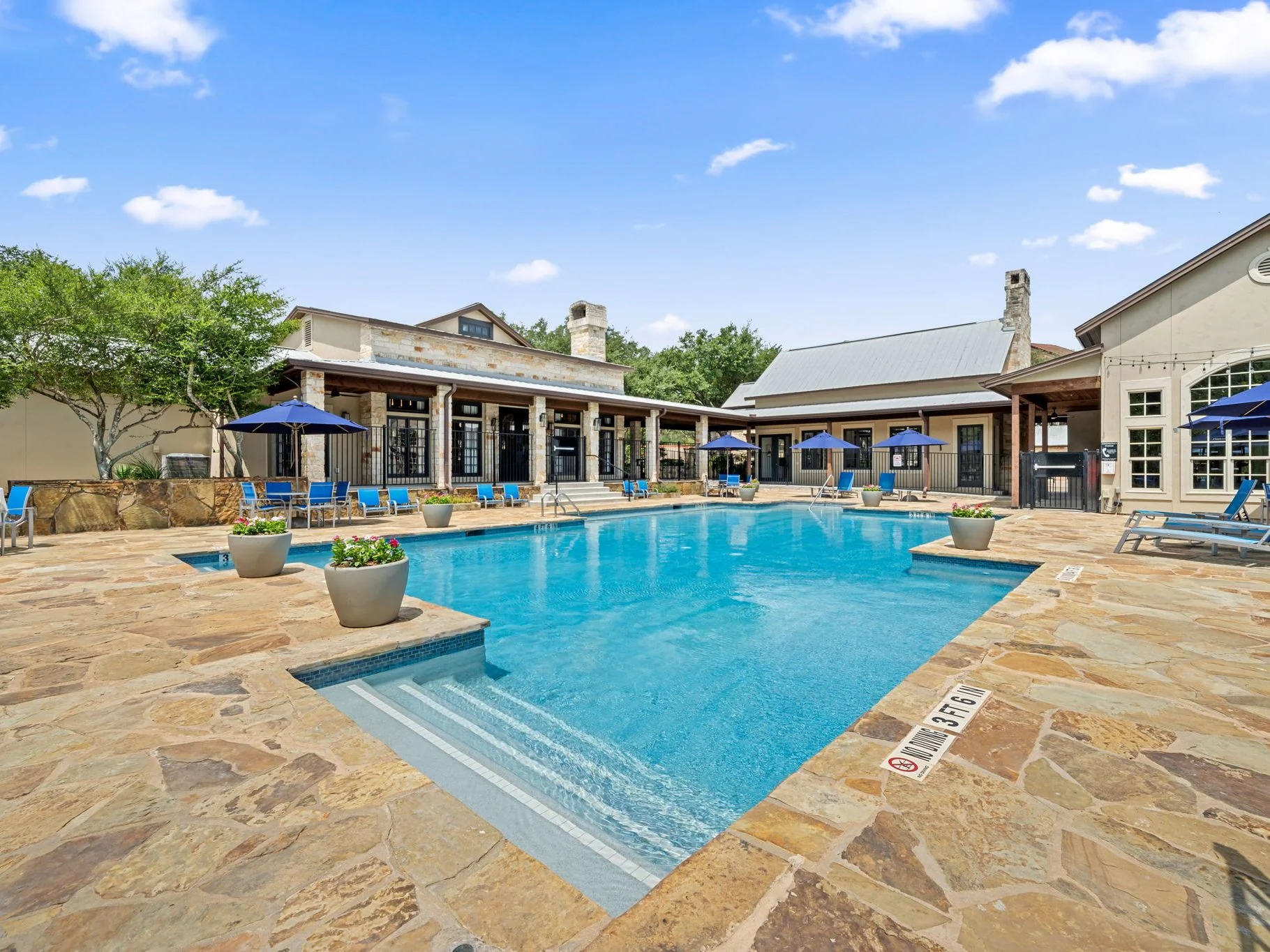 Barton Creek Villas — Sale in Austin, TX, photo 2 of 8