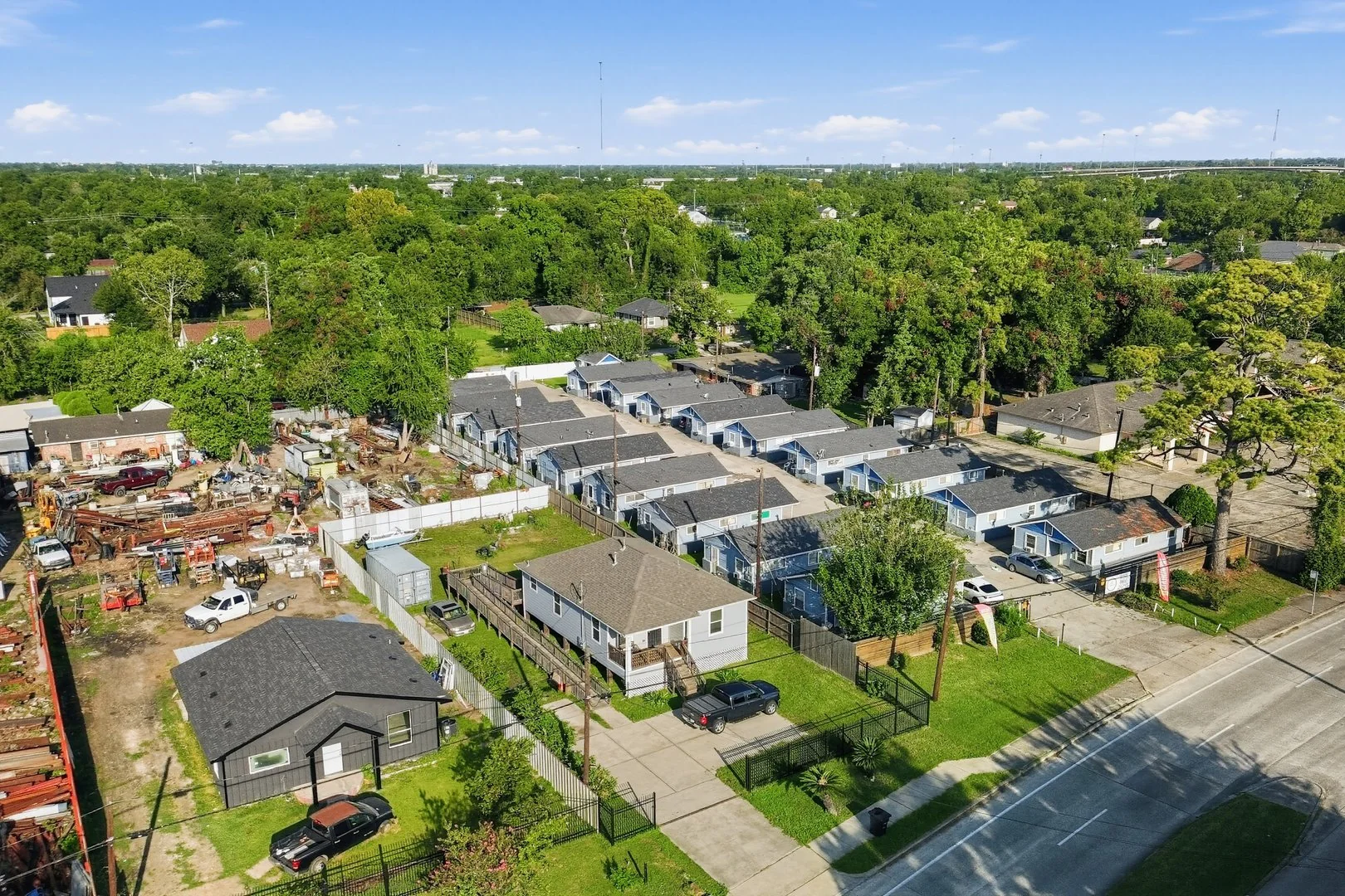 Auction - 4203 Hirsch Rd | Gated Multifamily — Sale in Houston, TX, photo 1 of 4