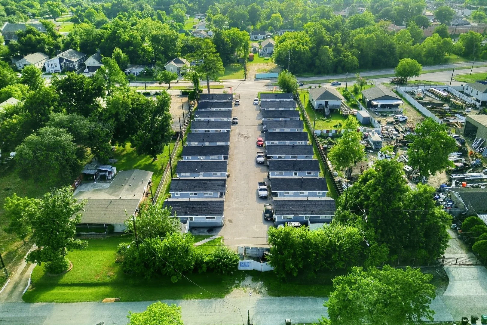 Auction - 4203 Hirsch Rd | Gated Multifamily — Sale in Houston, TX, photo 2 of 4