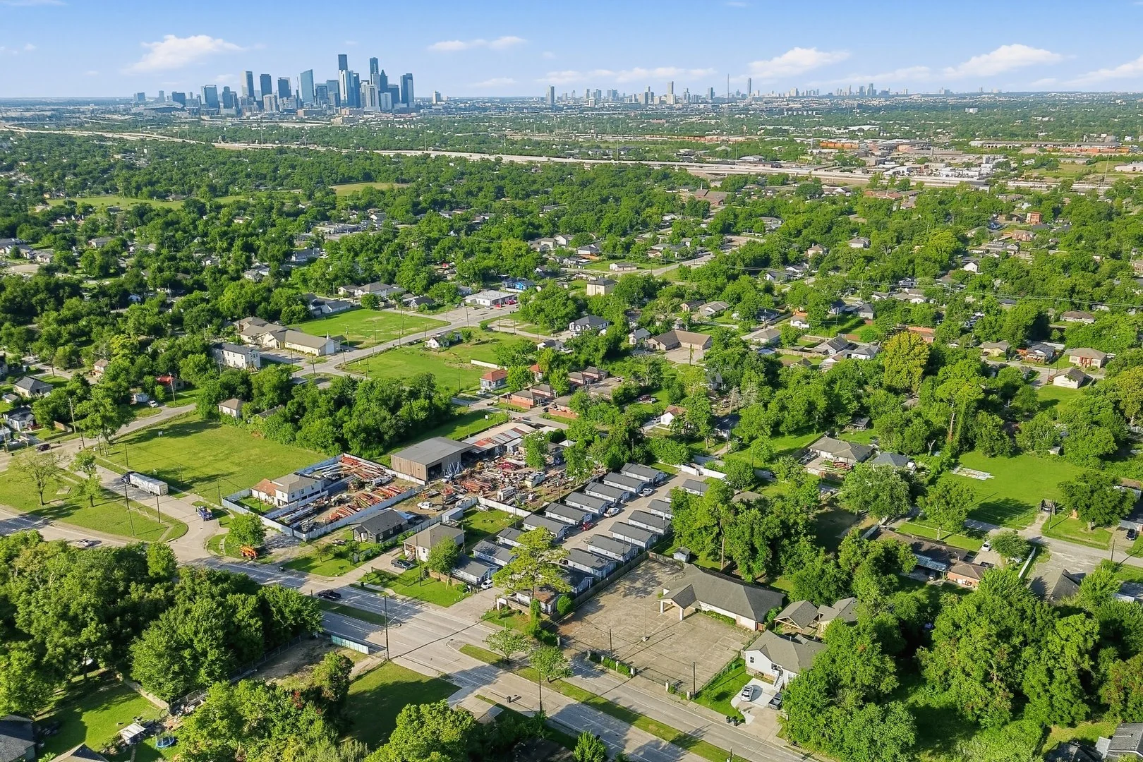 Auction - 4203 Hirsch Rd | Gated Multifamily — Sale in Houston, TX, photo 3 of 4