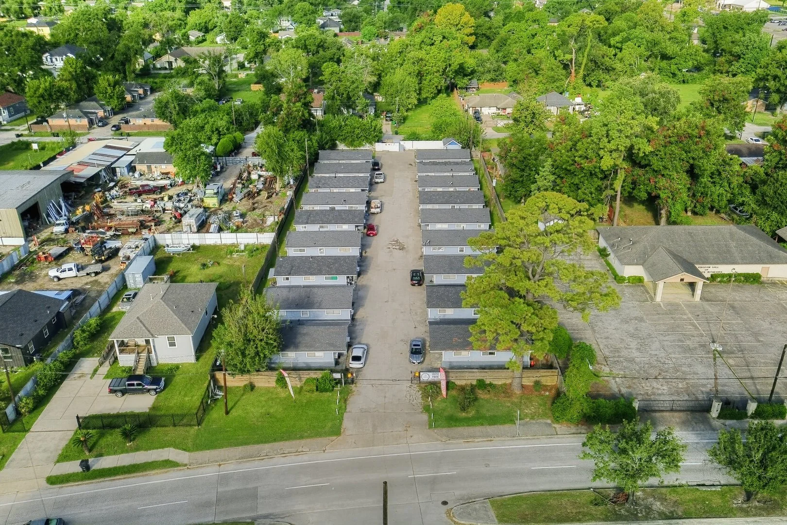 Auction - 4203 Hirsch Rd | Gated Multifamily — Sale in Houston, TX, photo 4 of 4