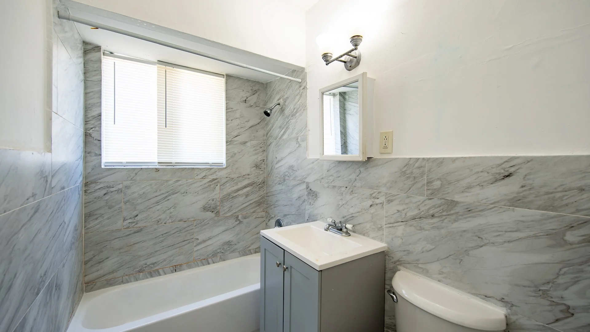 Noble Court — Sale in Cleveland Heights, OH, photo 2 of 6