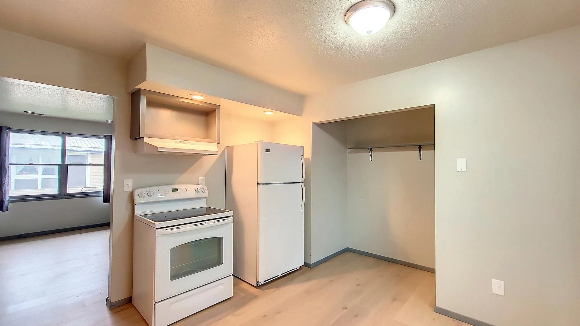 Larson Court Apartments — Sale in Hillsdale, IL, photo 2 of 4