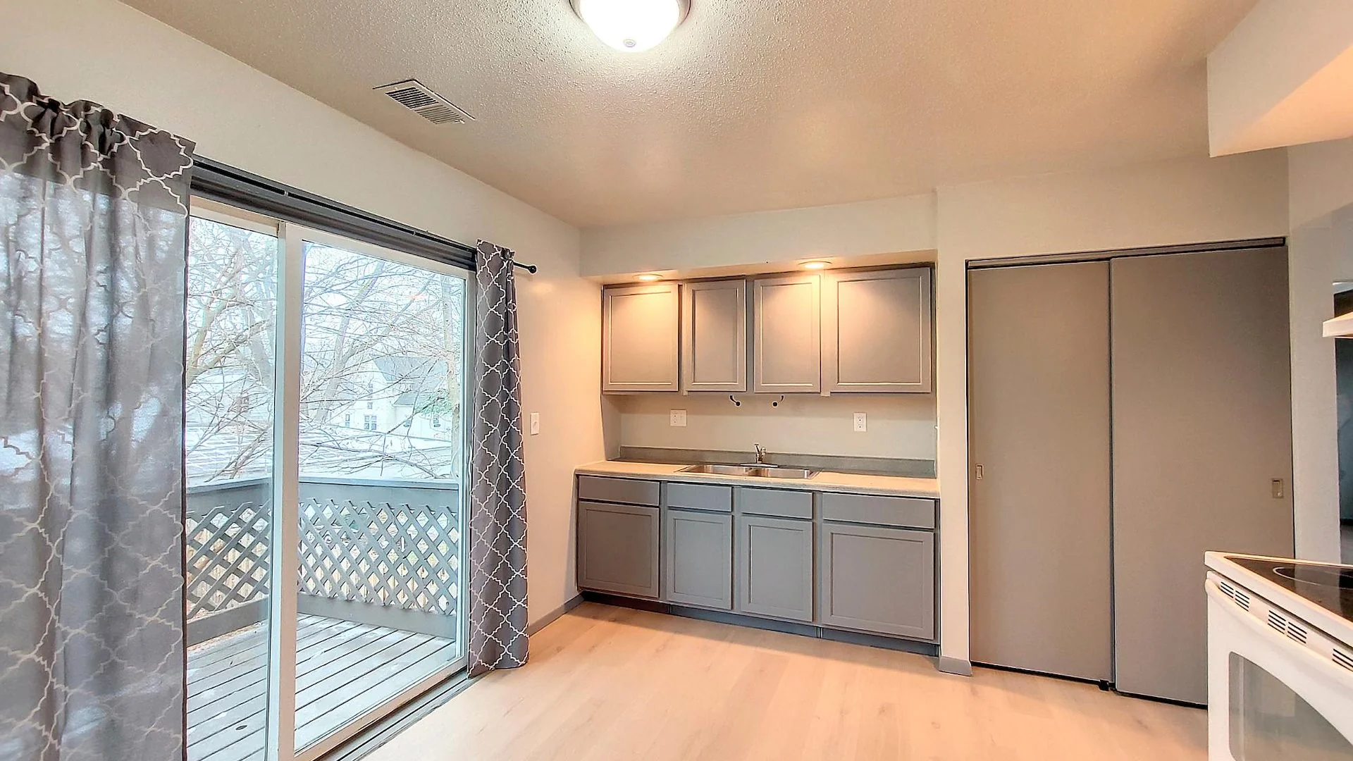 Larson Court Apartments — Sale in Hillsdale, IL, photo 4 of 4