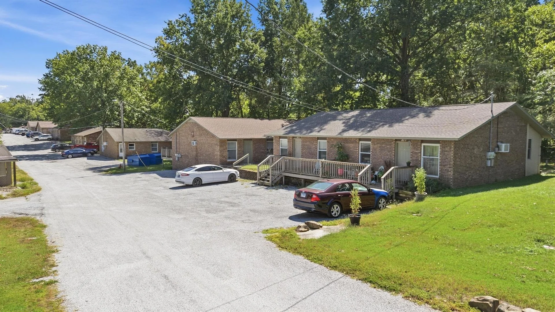 Breckenridge Apartments — Sale in Carbondale, IL, photo 1 of 4