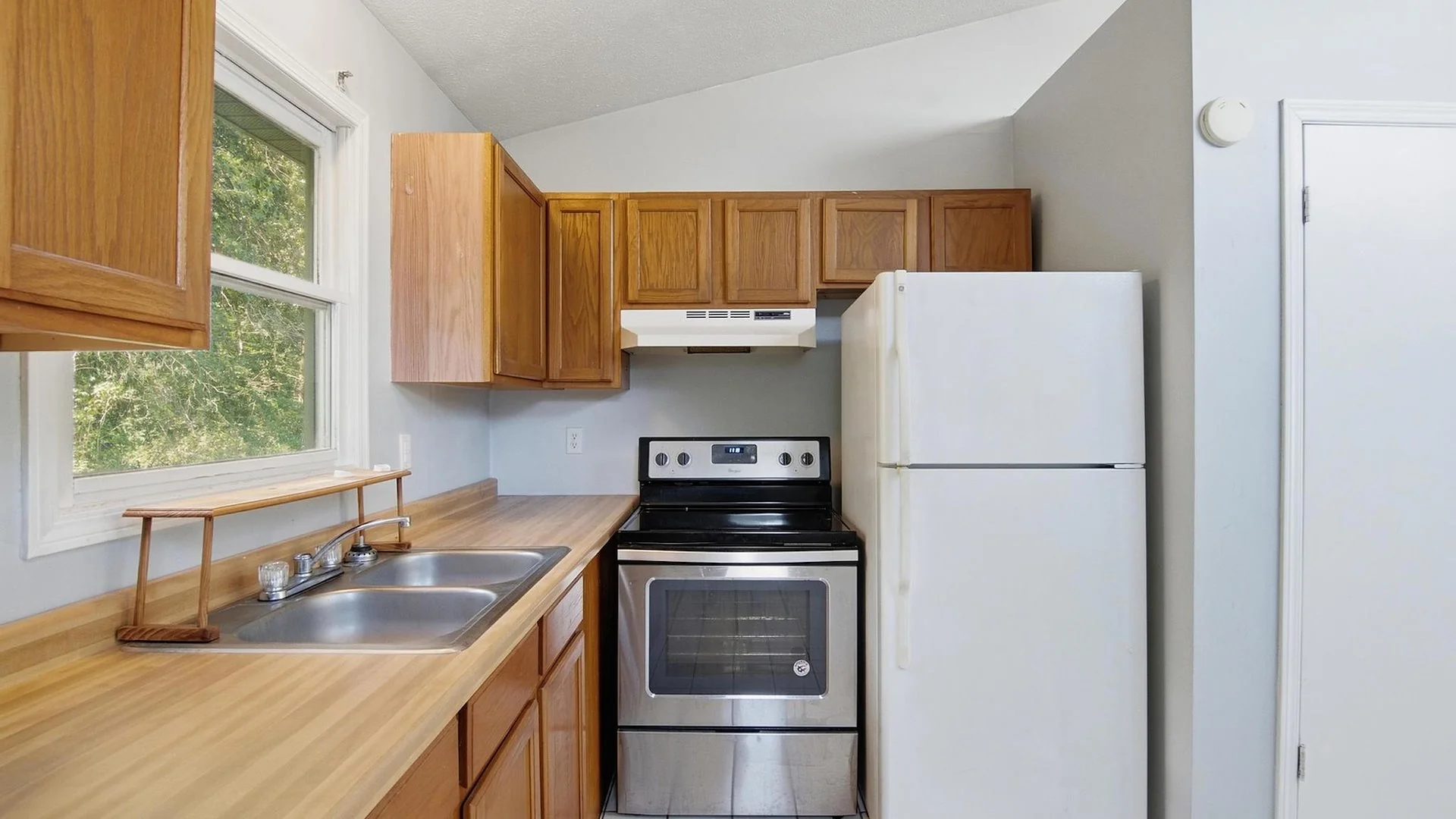 Breckenridge Apartments — Sale in Carbondale, IL, photo 4 of 4