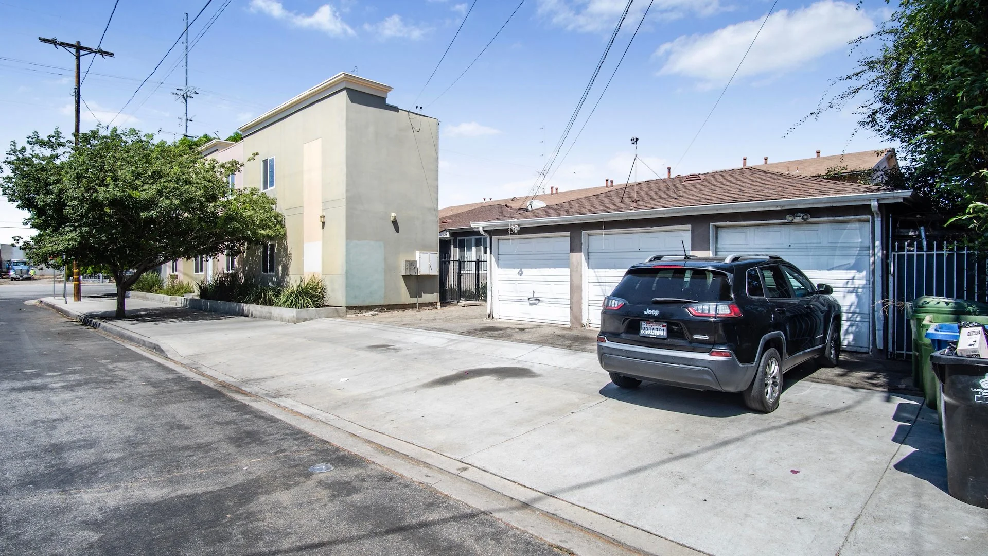 16057 Hartland St — Sale in Van Nuys, CA, photo 2 of 3