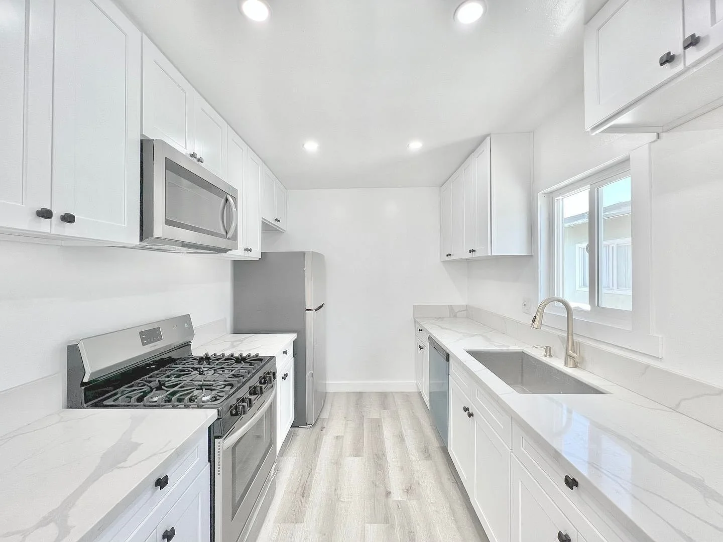 7305 Variel Ave — Sale in Canoga Park, CA, photo 2 of 5