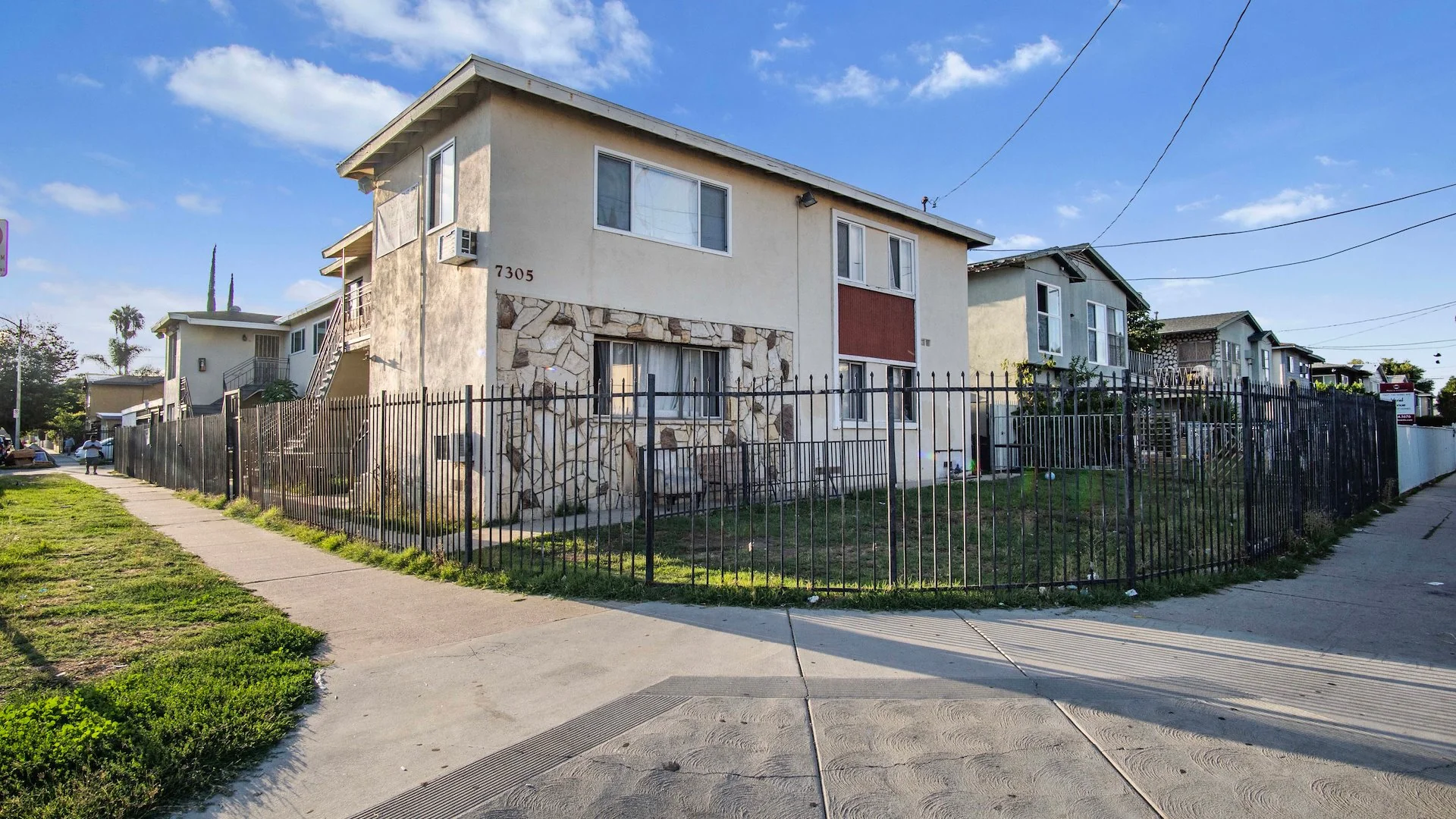 7305 Variel Ave — Sale in Canoga Park, CA, photo 3 of 5
