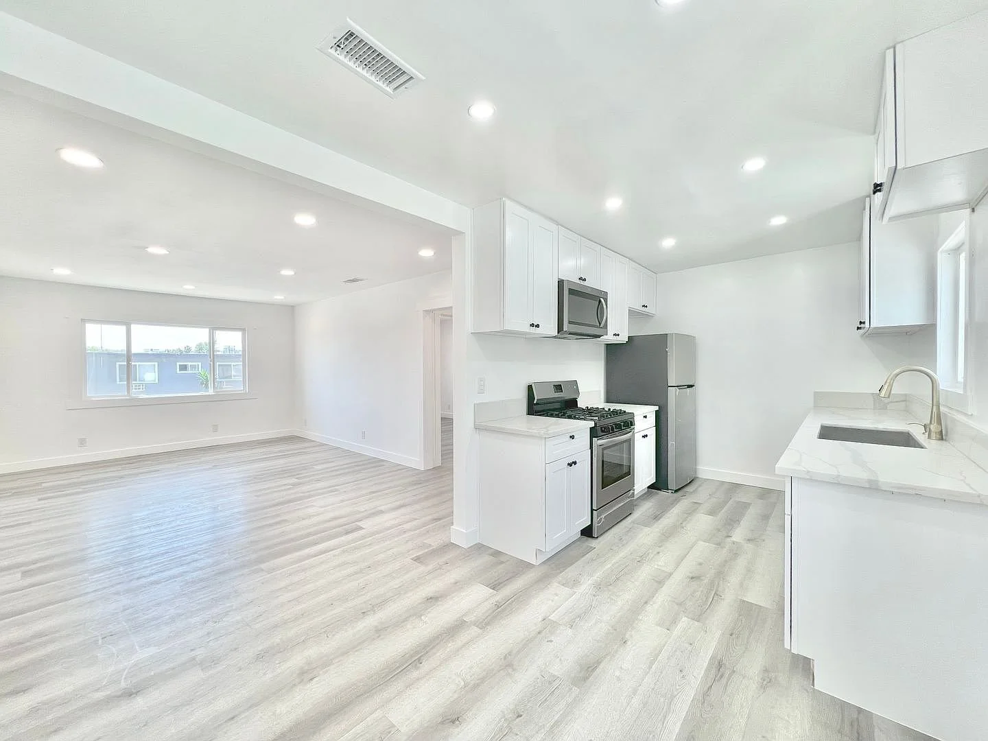 7305 Variel Ave — Sale in Canoga Park, CA, photo 5 of 5