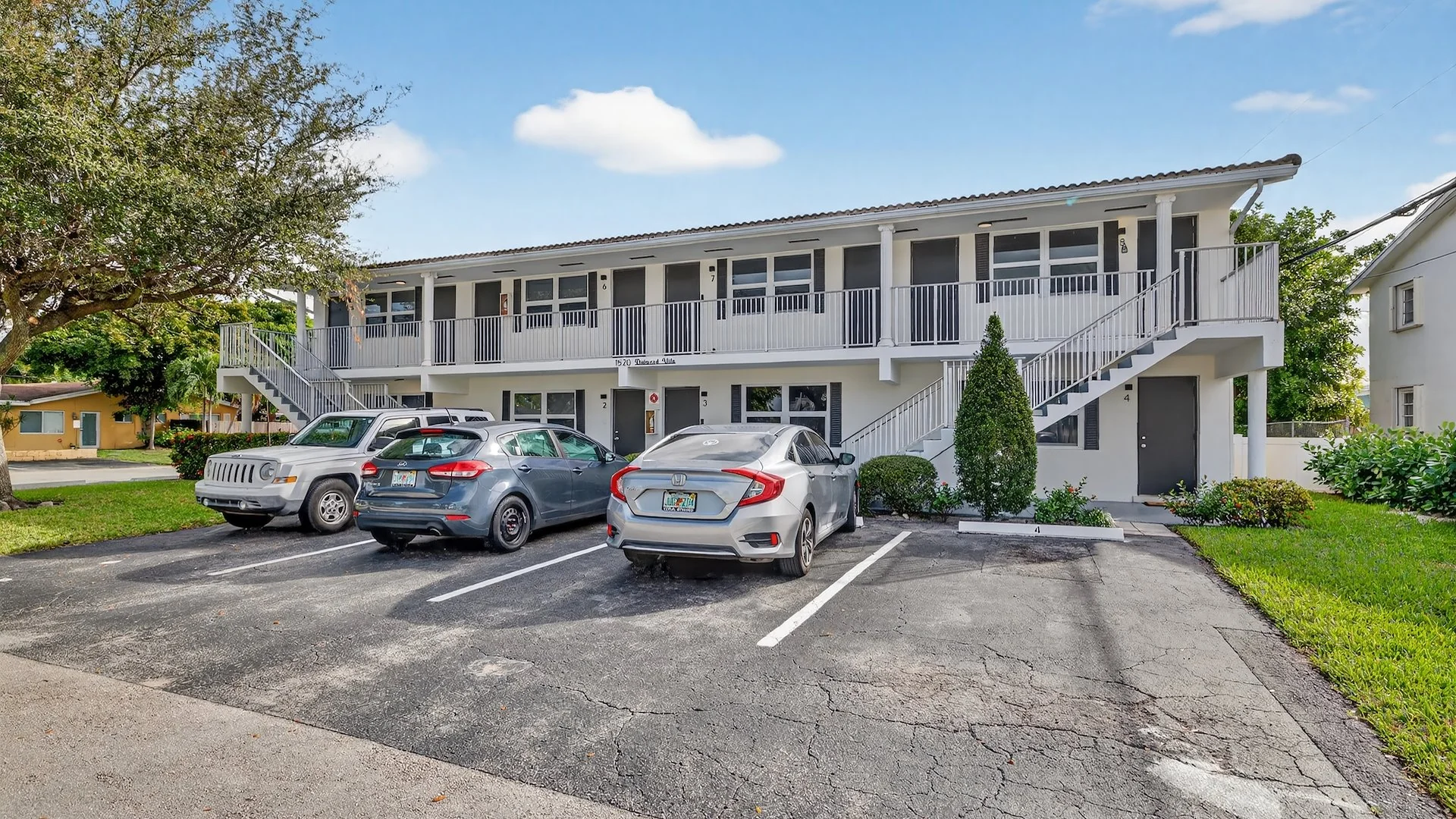 Oakwood Villas — Sale in Fort Lauderdale, FL, photo 1 of 3