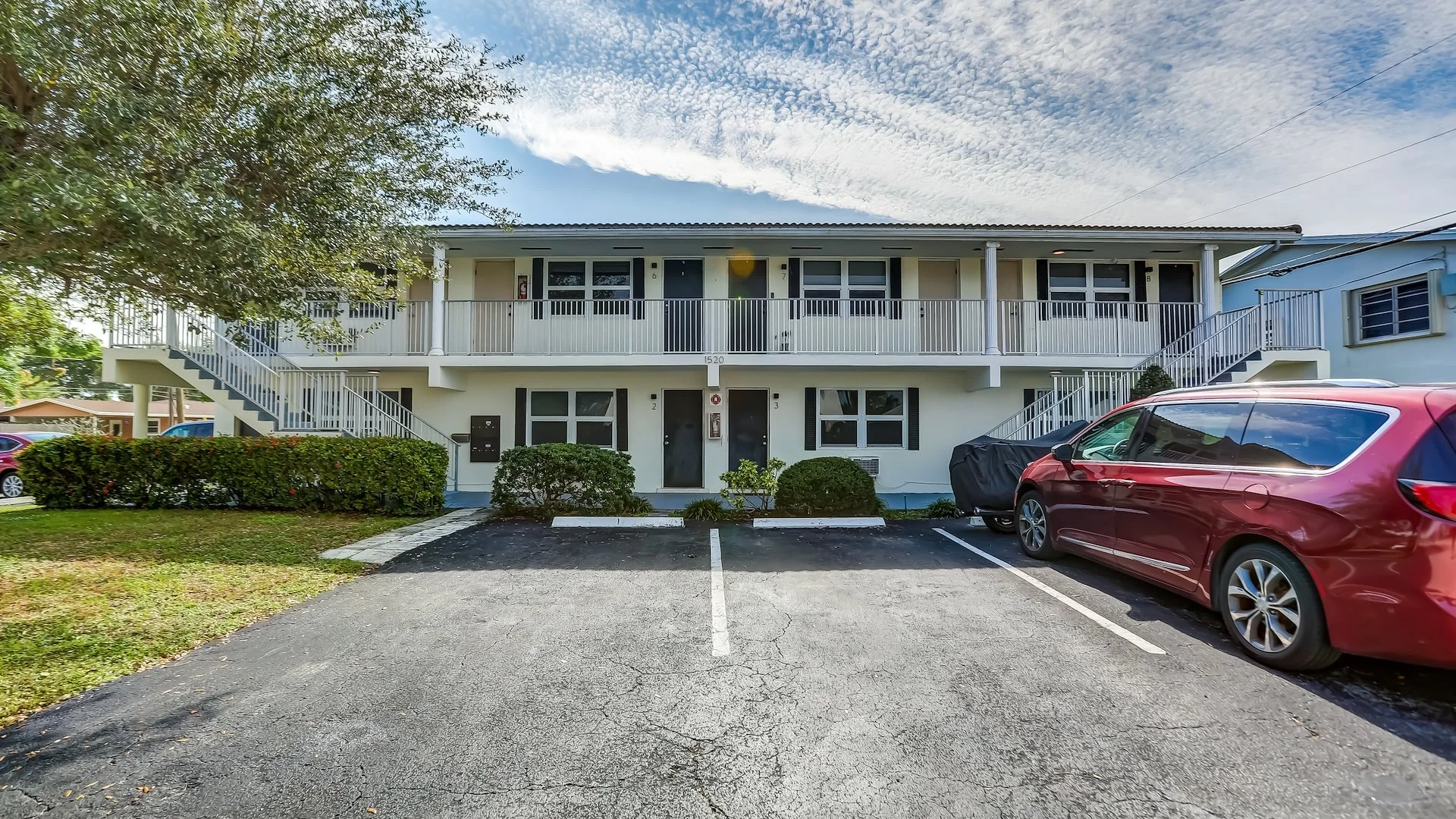 Oakwood Villas — Sale in Fort Lauderdale, FL, photo 3 of 3