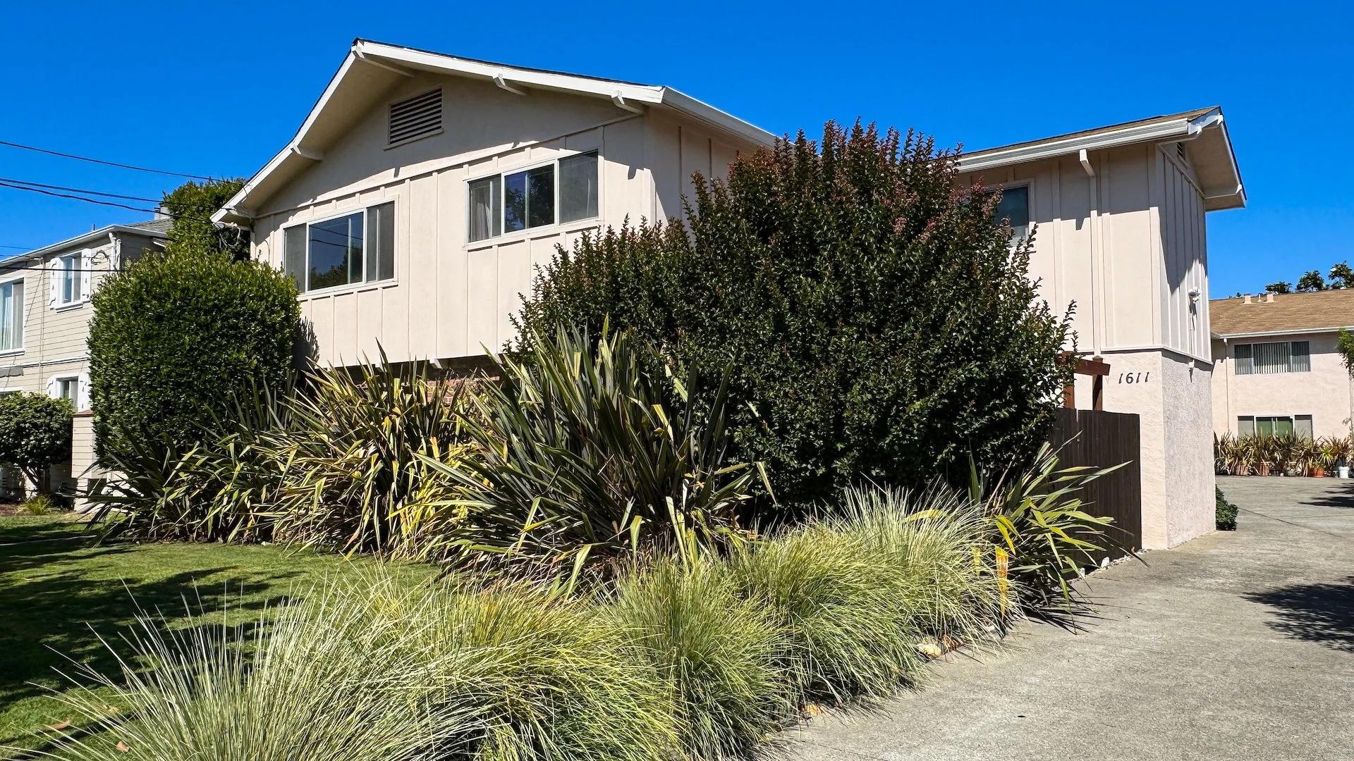 1611 Santa Clara Ave — Sale in Alameda, CA, photo 3 of 4
