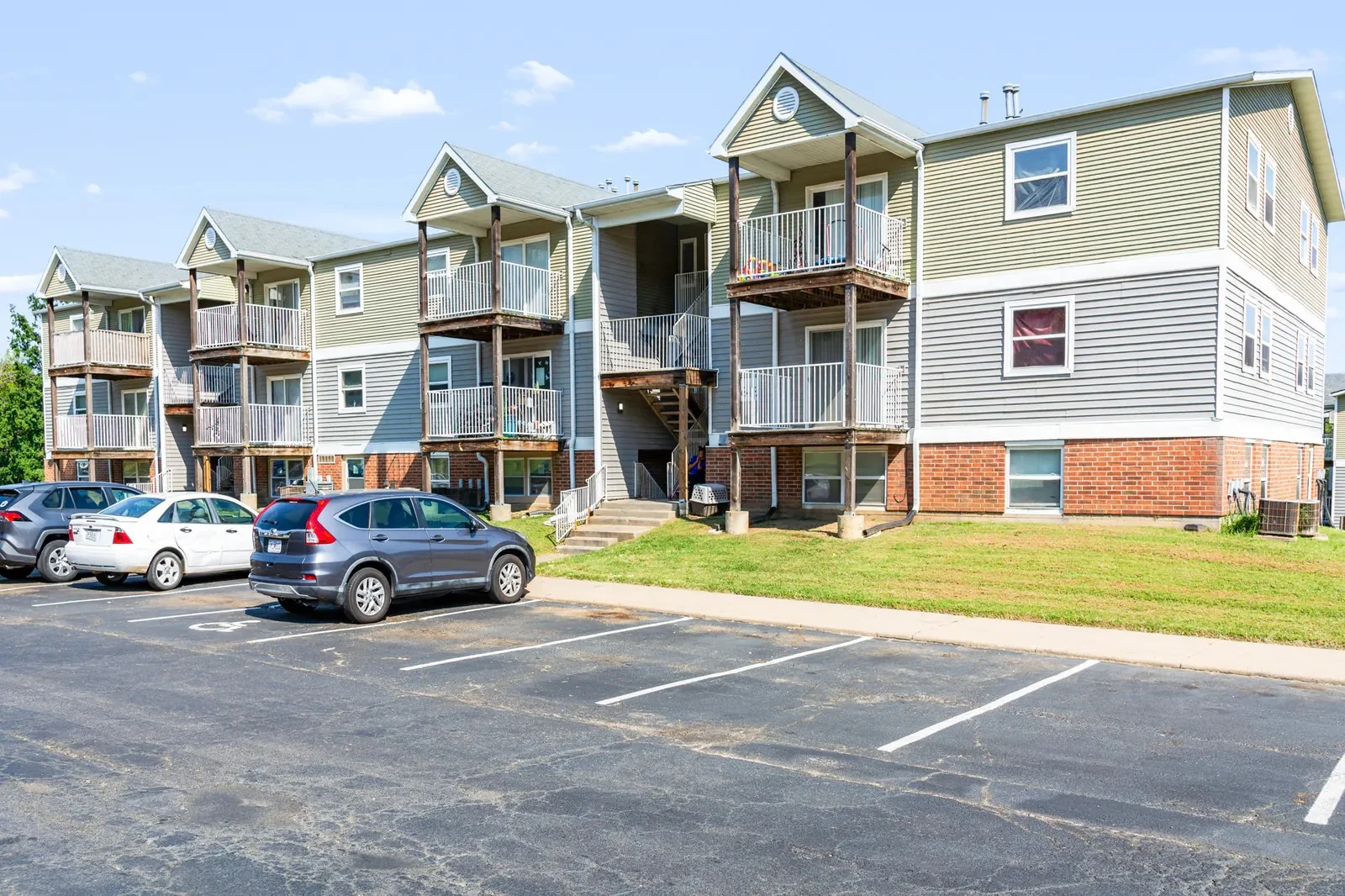 Auction - Park Highlands Apartments — Sale in Kansas City, MO, photo 2 of 8