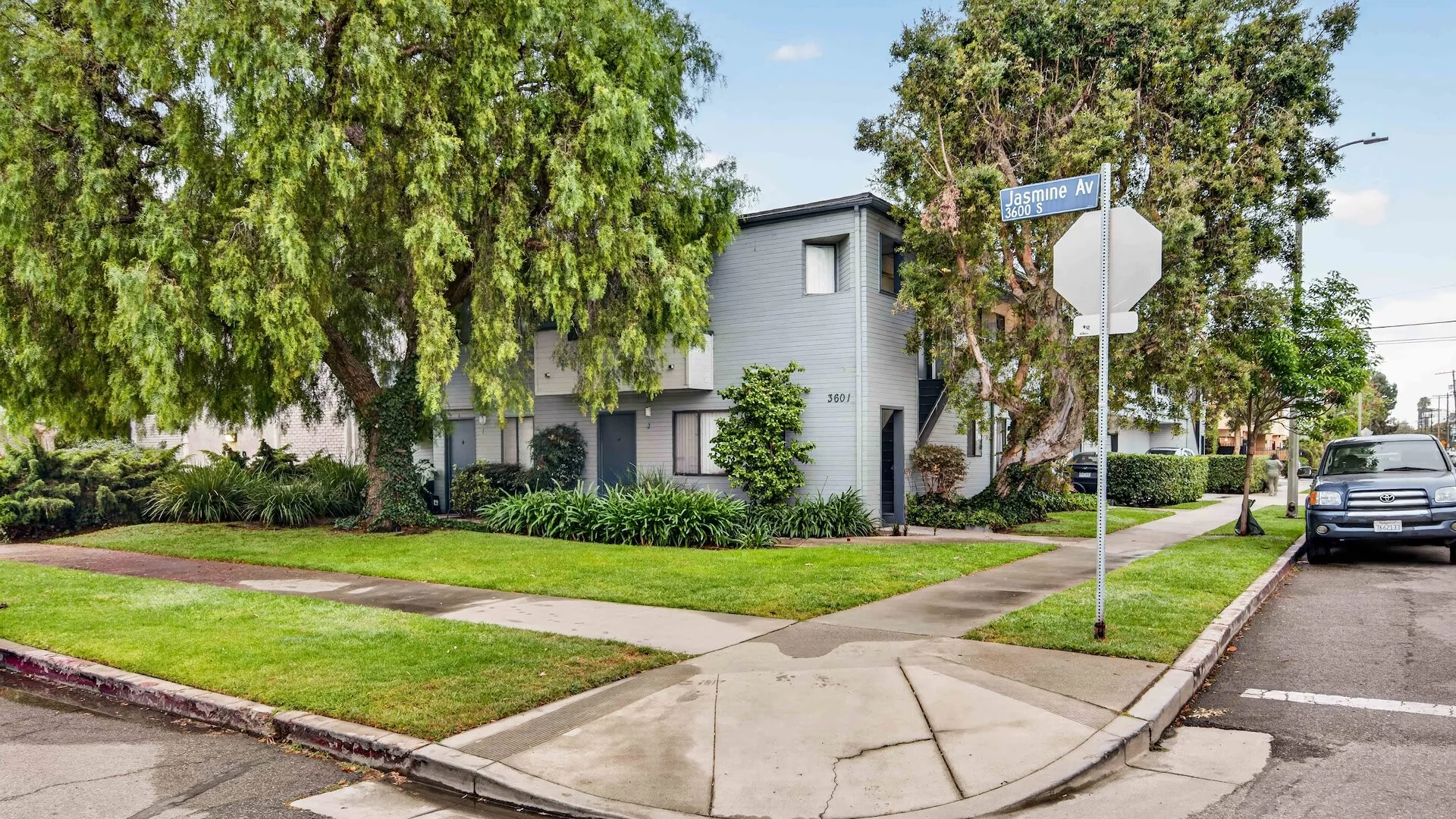 3601 Jasmine Ave — Sale in Los Angeles, CA, photo 1 of 2