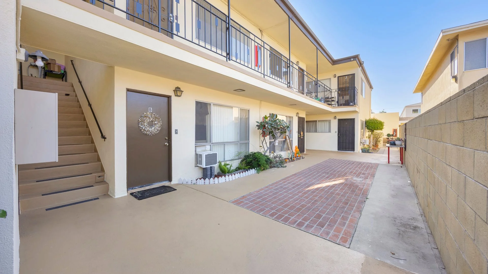 25901 Viana Ave — Sale in Lomita, CA, photo 2 of 8