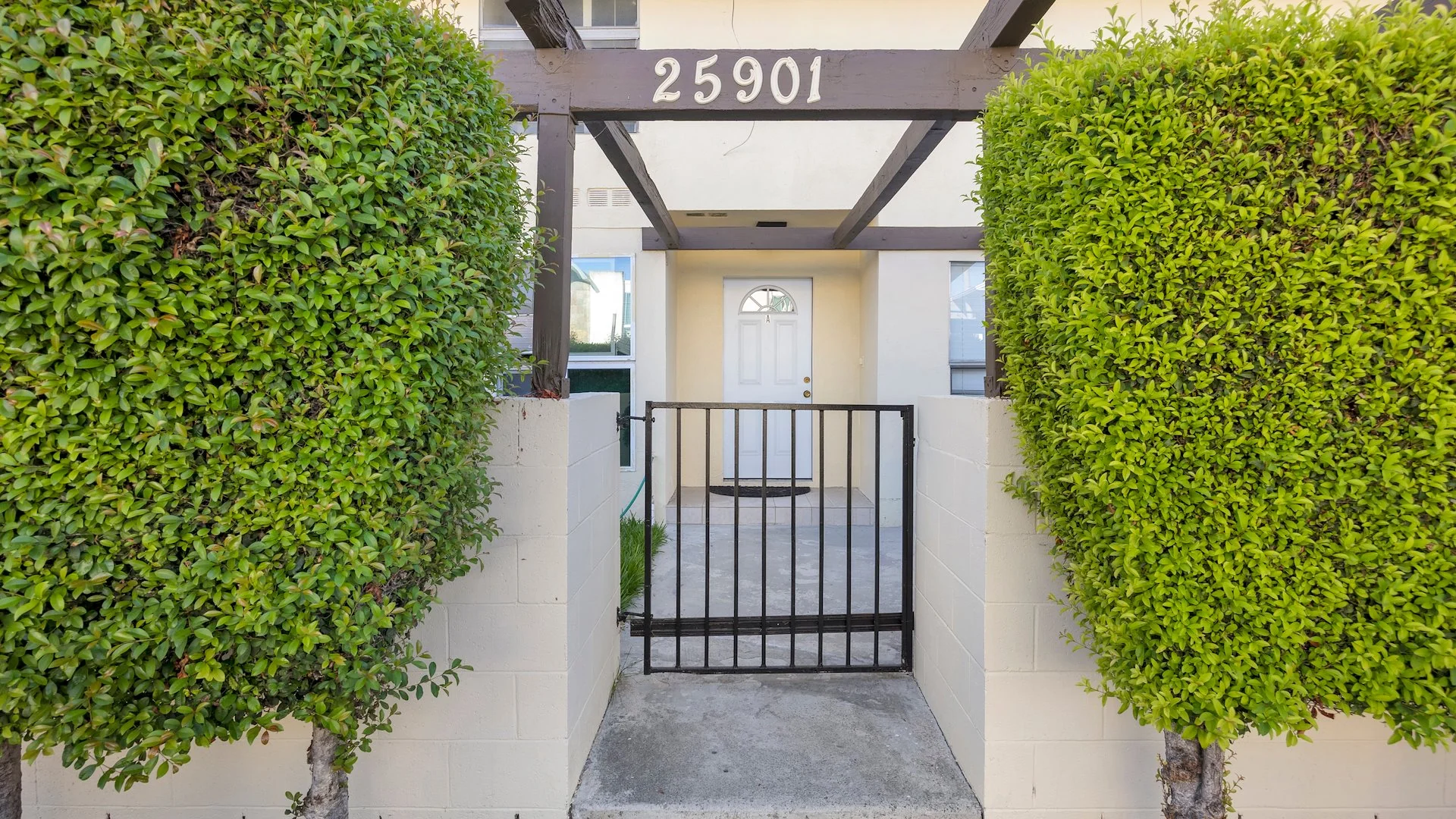 25901 Viana Ave — Sale in Lomita, CA, photo 3 of 8