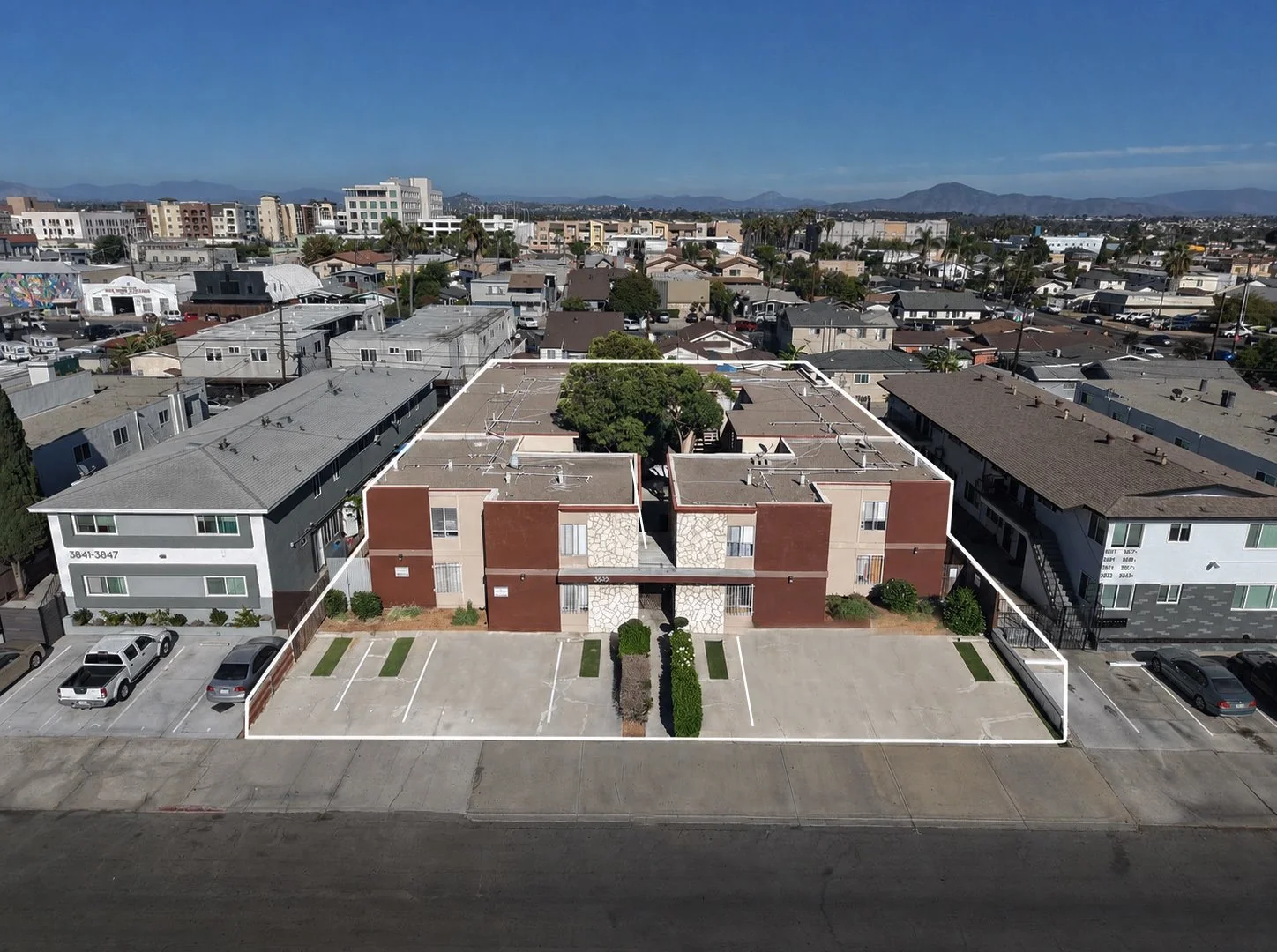 Stonegate Manor — Sale in San Diego, CA, photo 1 of 2