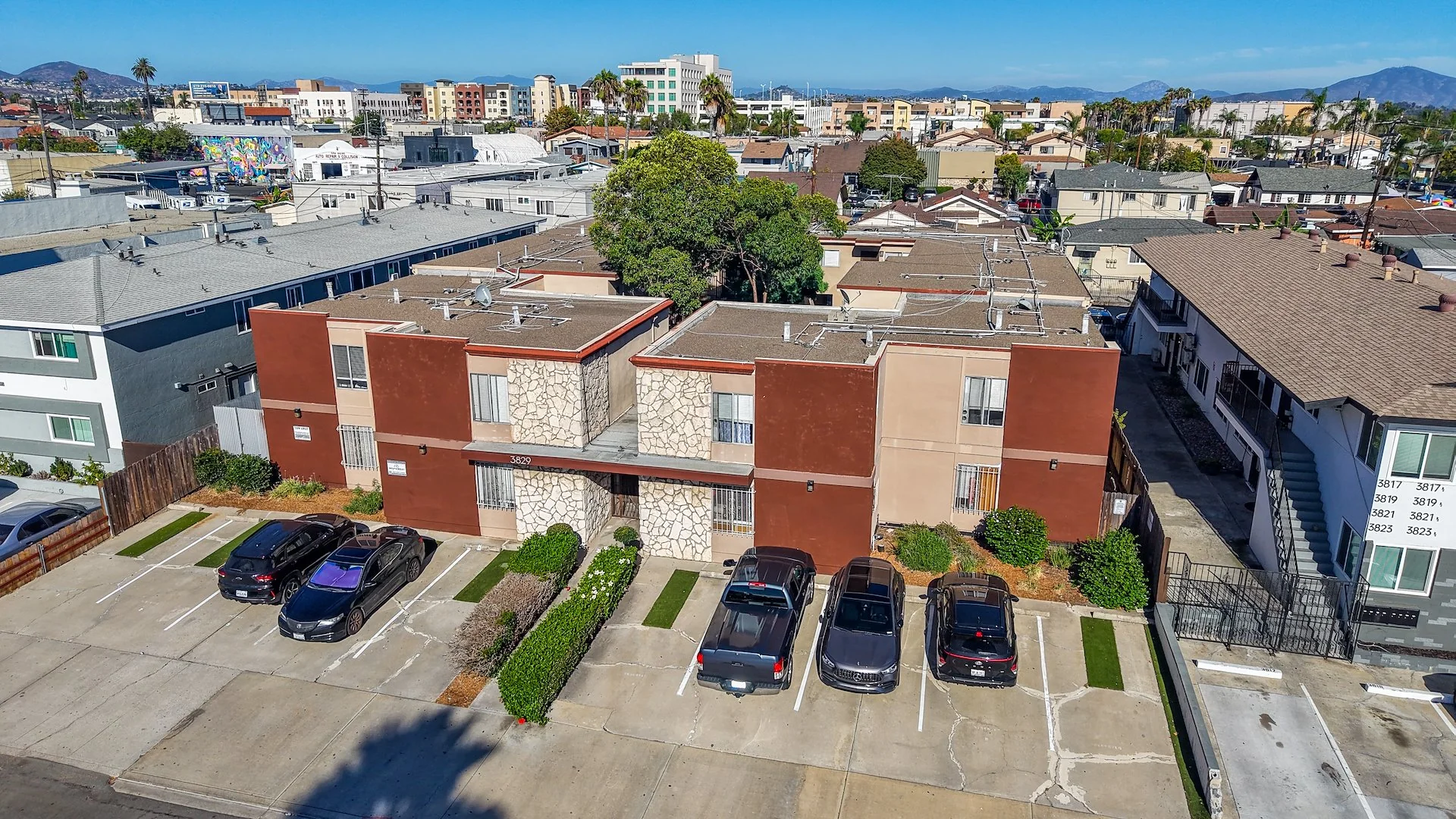 Stonegate Manor — Sale in San Diego, CA, photo 2 of 2