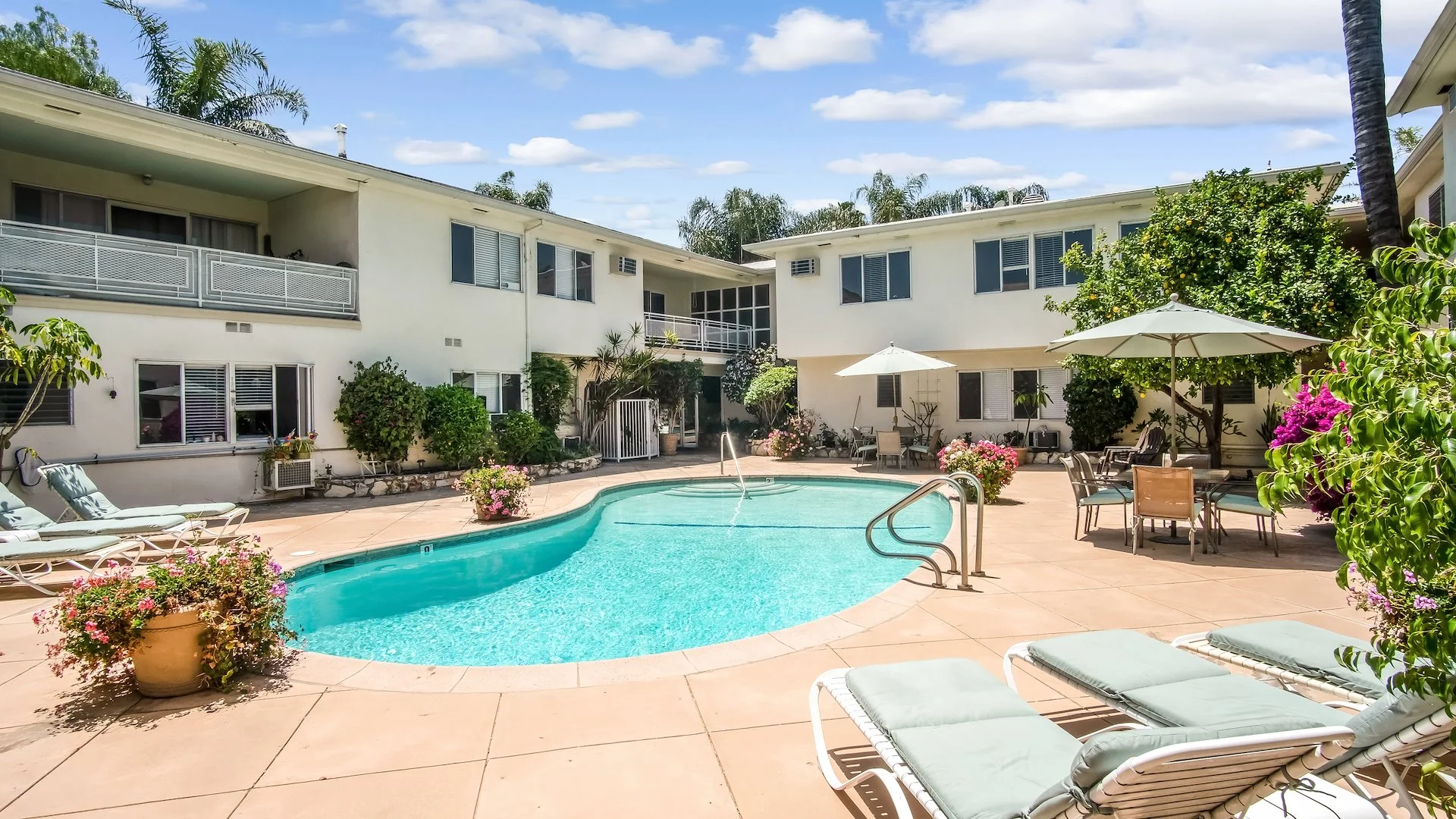 14065 Moorpark St — Sale in Sherman Oaks, CA, photo 2 of 4