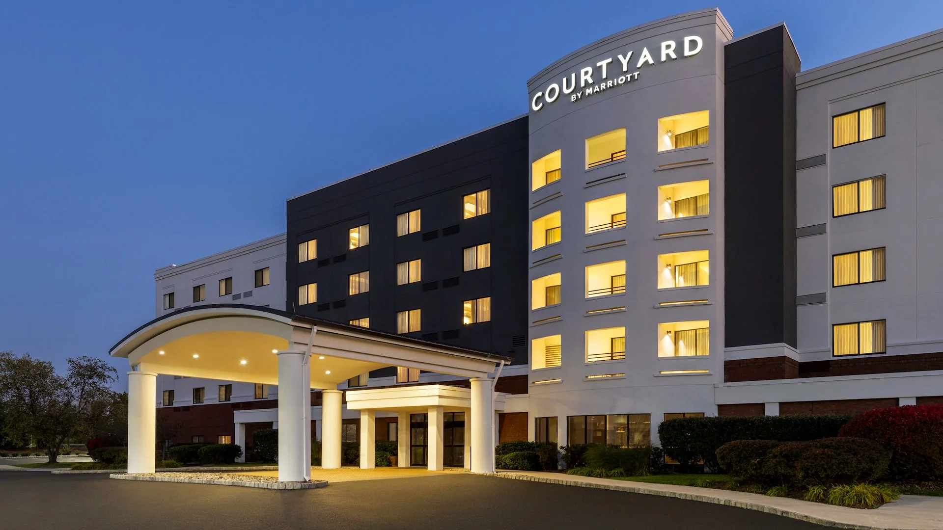 Courtyard Ewing — Sale in Ewing, NJ, photo 1 of 2