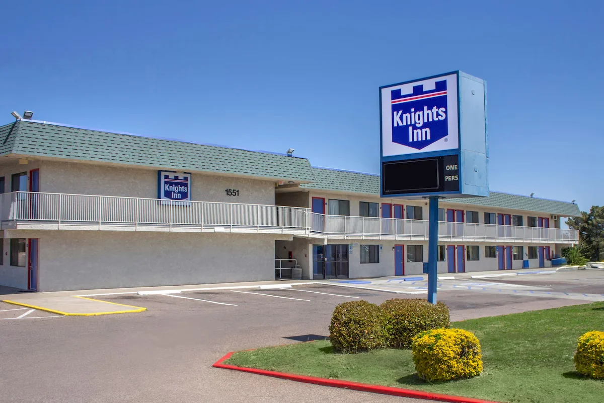 Knights Inn Sierra Vista — Sale in Sierra Vista, AZ, photo 1 of 3