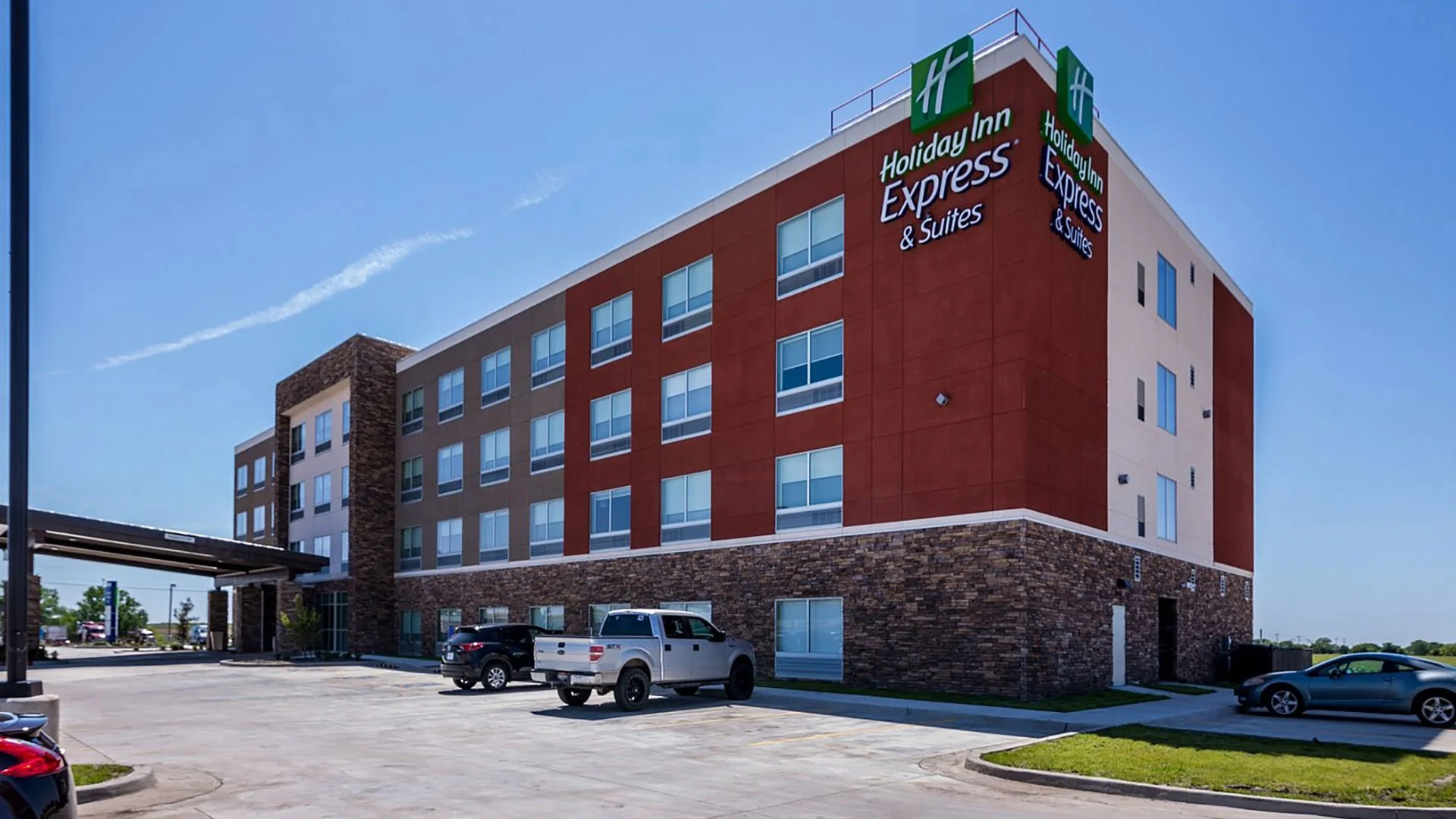 Holiday Inn Express & Suites Blackwell — Sale in Blackwell, OK, photo 1 of 5