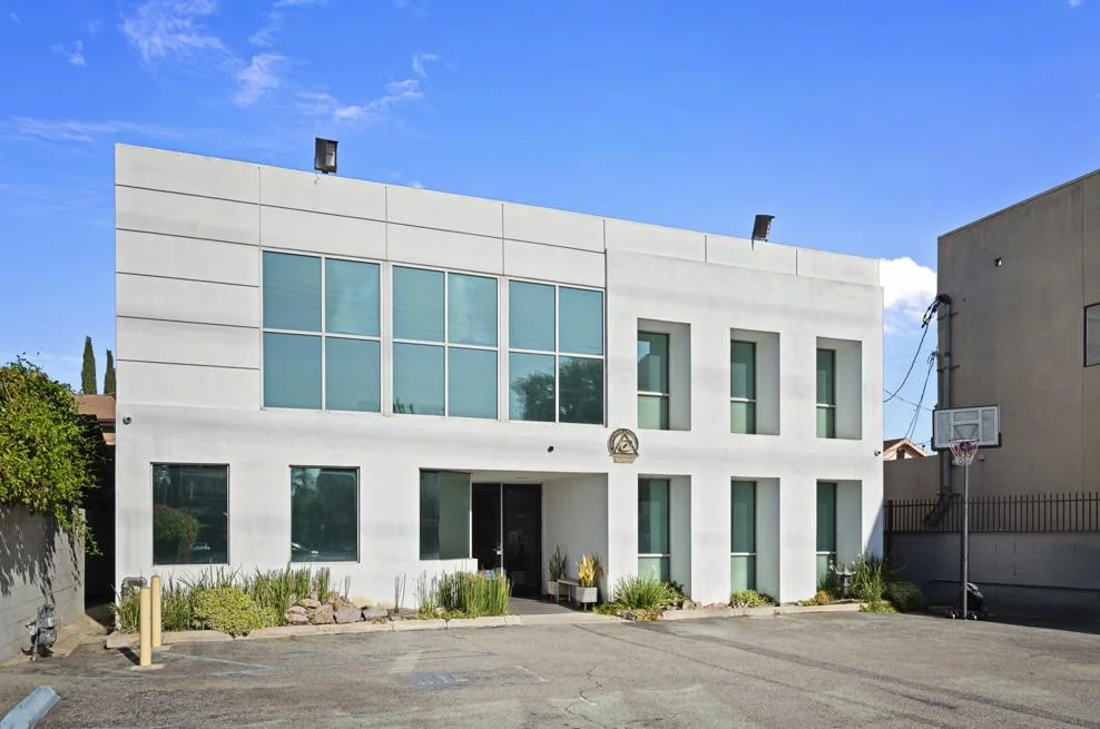 1714 Hillhurst Ave — Sale in Los Angeles, CA, photo 3 of 8