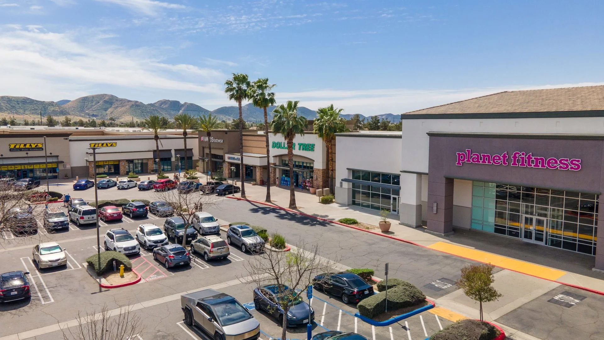 Page Plaza — Sale in Hemet, CA, photo 1 of 5